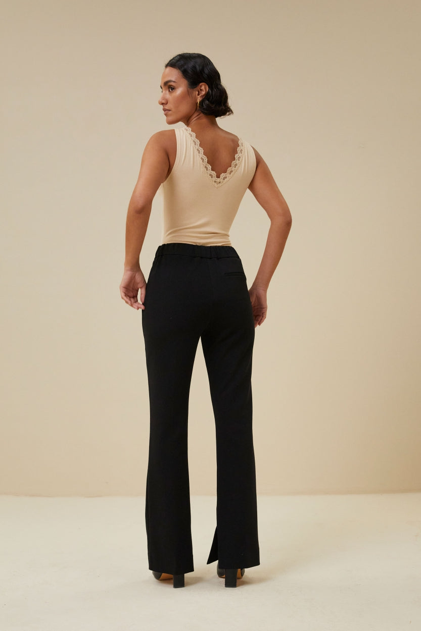 lace-singlet-nude-slim fit-tijdloze pasvorm-viscose kwaliteit-by-bar-vooraanzicht