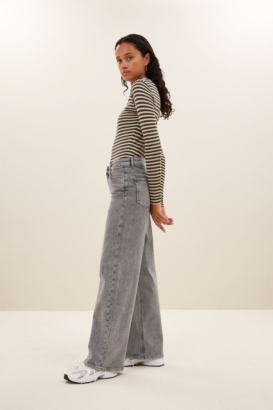 basic-ls-stripe-top-chalk-all-time classic-aansluitende fit-ronde halslijn-by-bar-vooraanzicht
