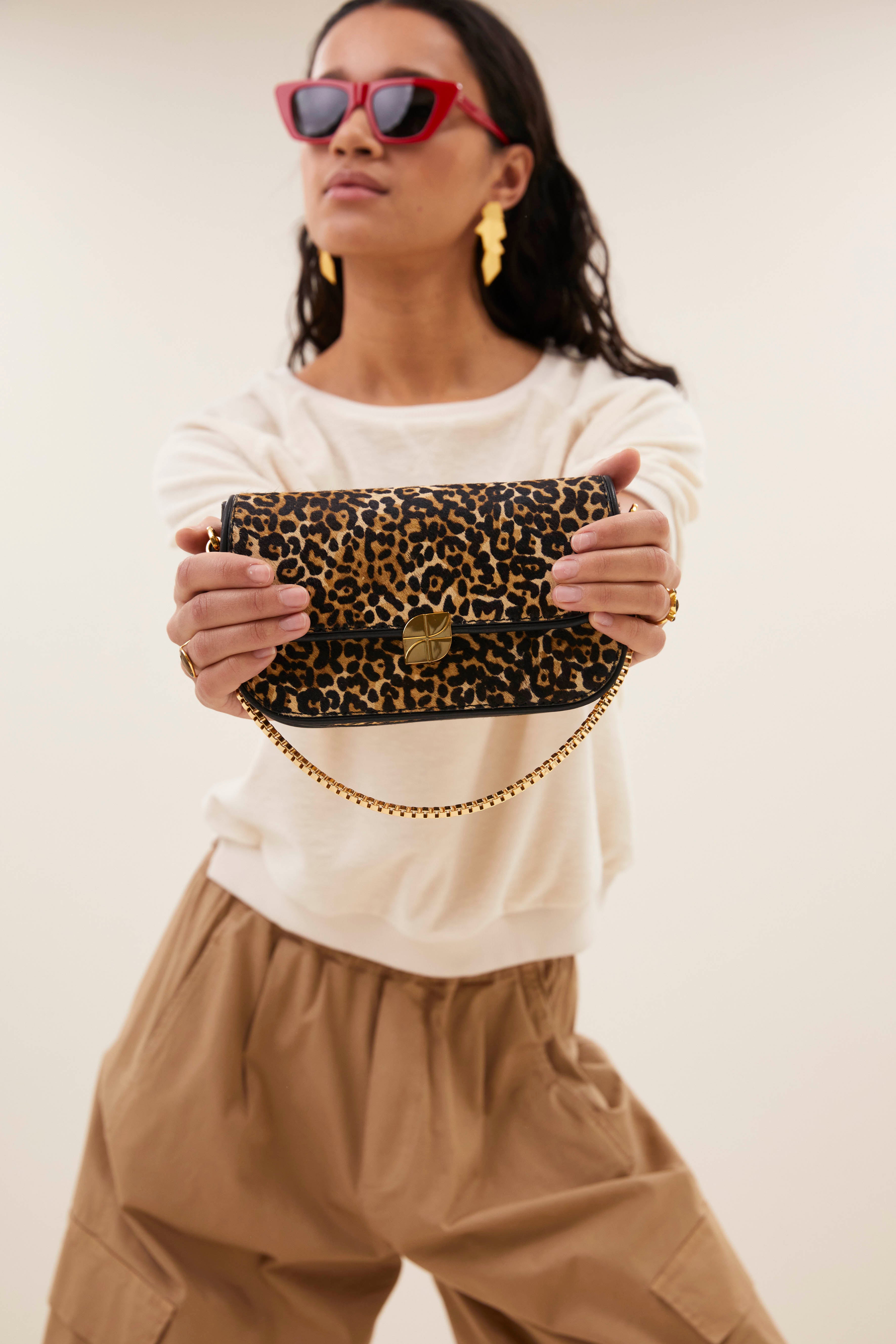 bag-alma leopard bag leopard-by-bar-zijaanzicht