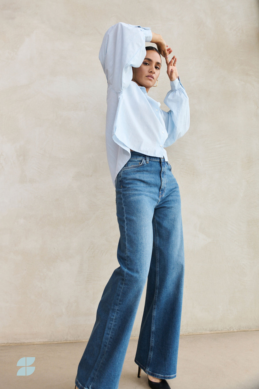 lina-pant-denim-hoge taille-losvallende pasvorm-duurzame wassing-by-bar-sfeerbeeld