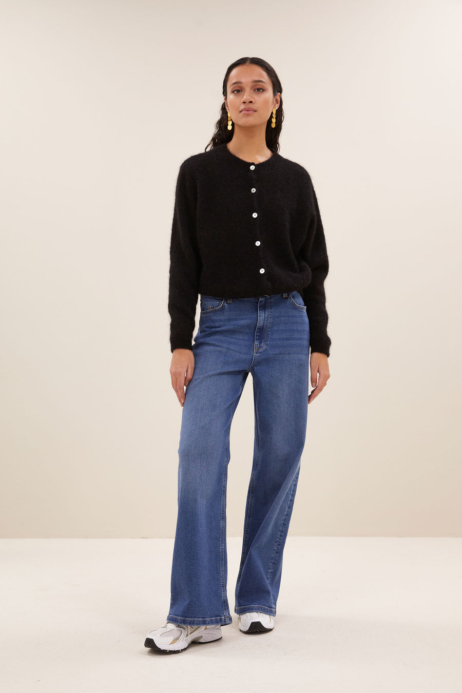 lina-pant-denim-hoge taille-losvallende pasvorm-duurzame wassing-by-bar-sfeerbeeld