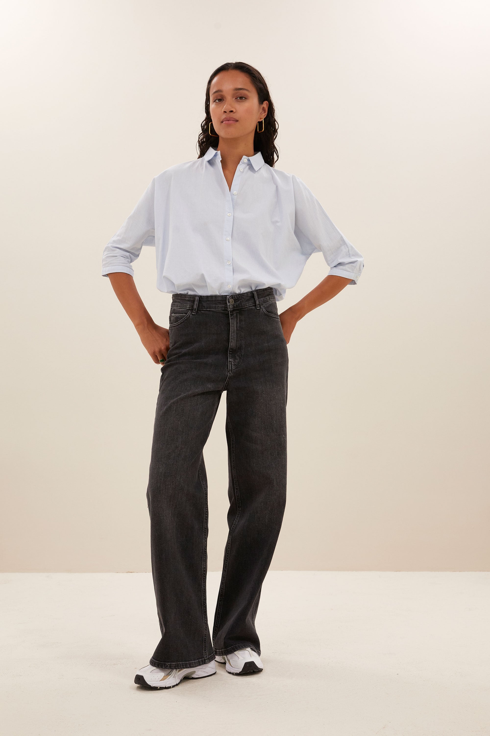 lina-pant-dark-grey-hoge taille-losvallende pasvorm-duurzame wassing-by-bar-extra