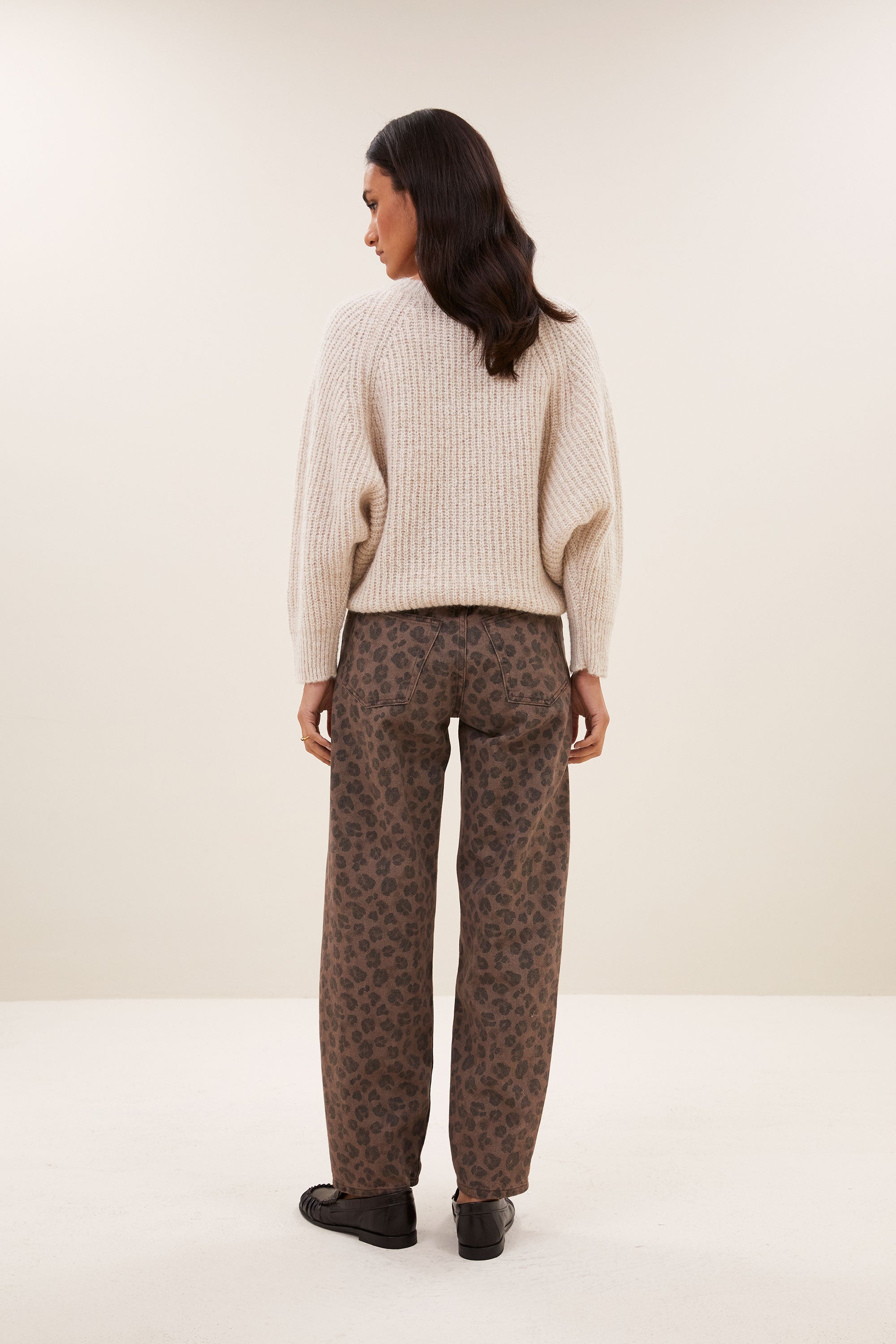 lew-cheetah-chocolate-pants-chocolate-brown-all-time classic-biologisch katoen-ritssluiting-by-bar-achteraanzicht