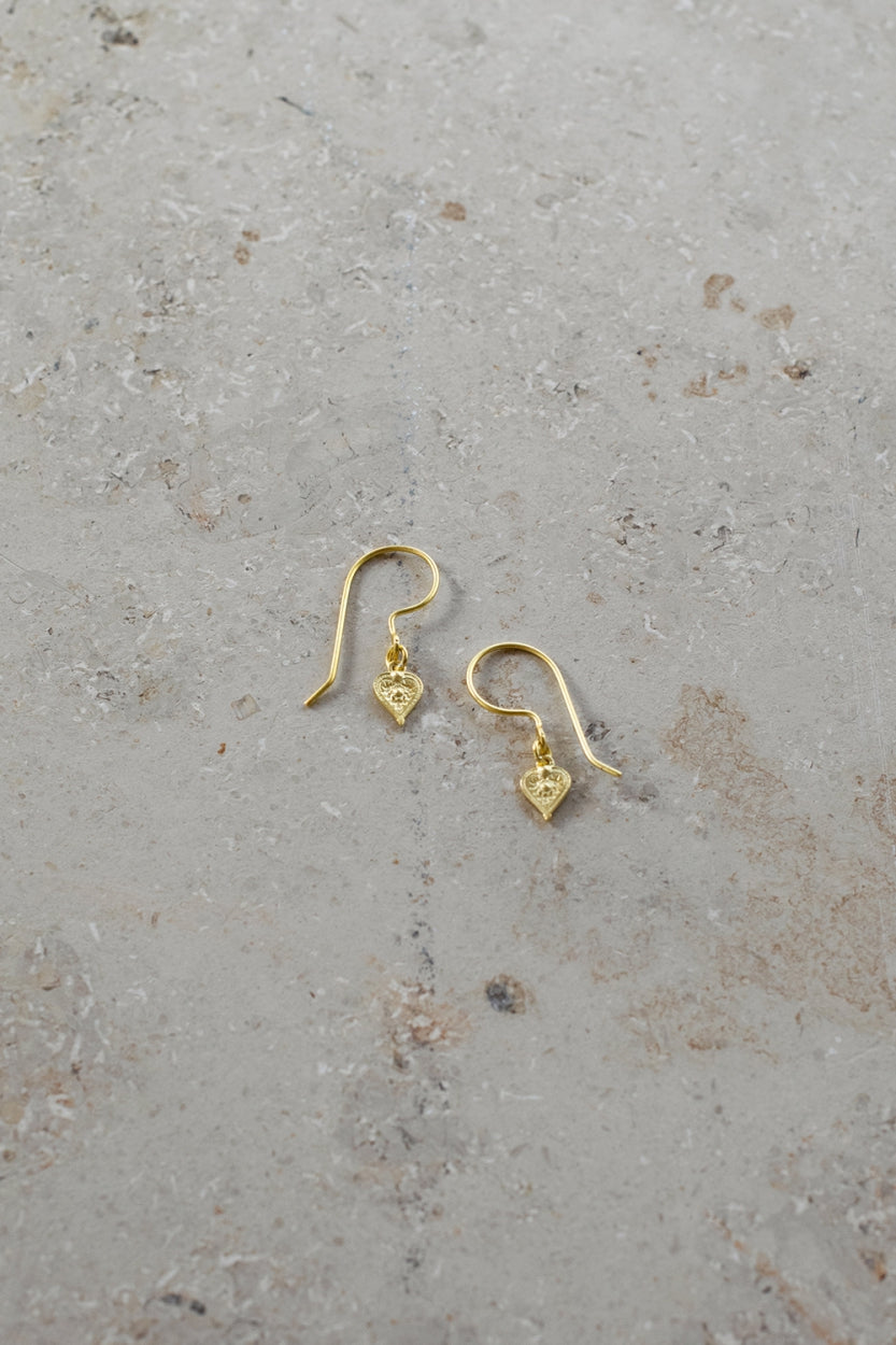 PD heart hook earring | gold