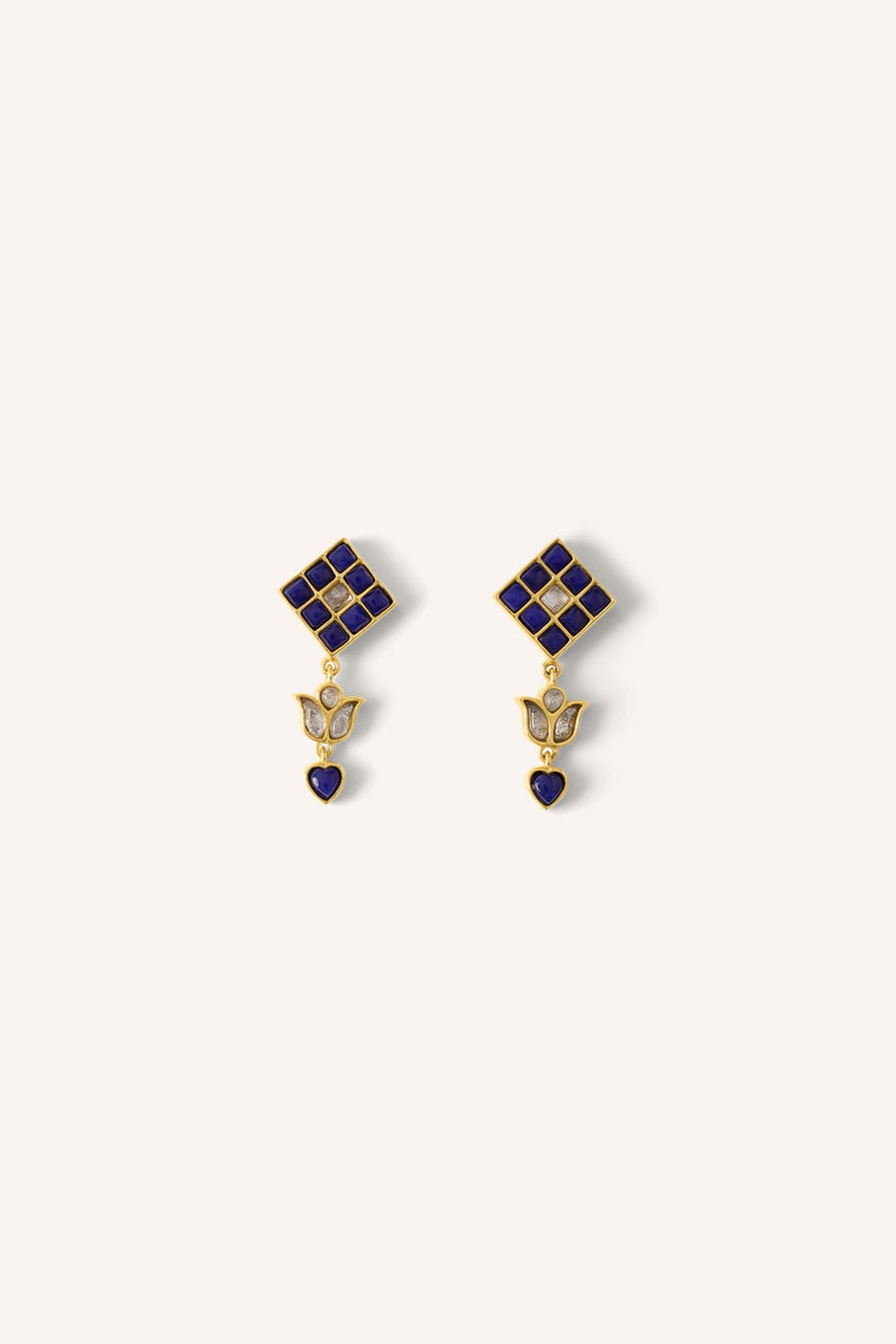 gyan-earring-blue-gold plated-tijdloze pasvorm-by-bar-vooraanzicht