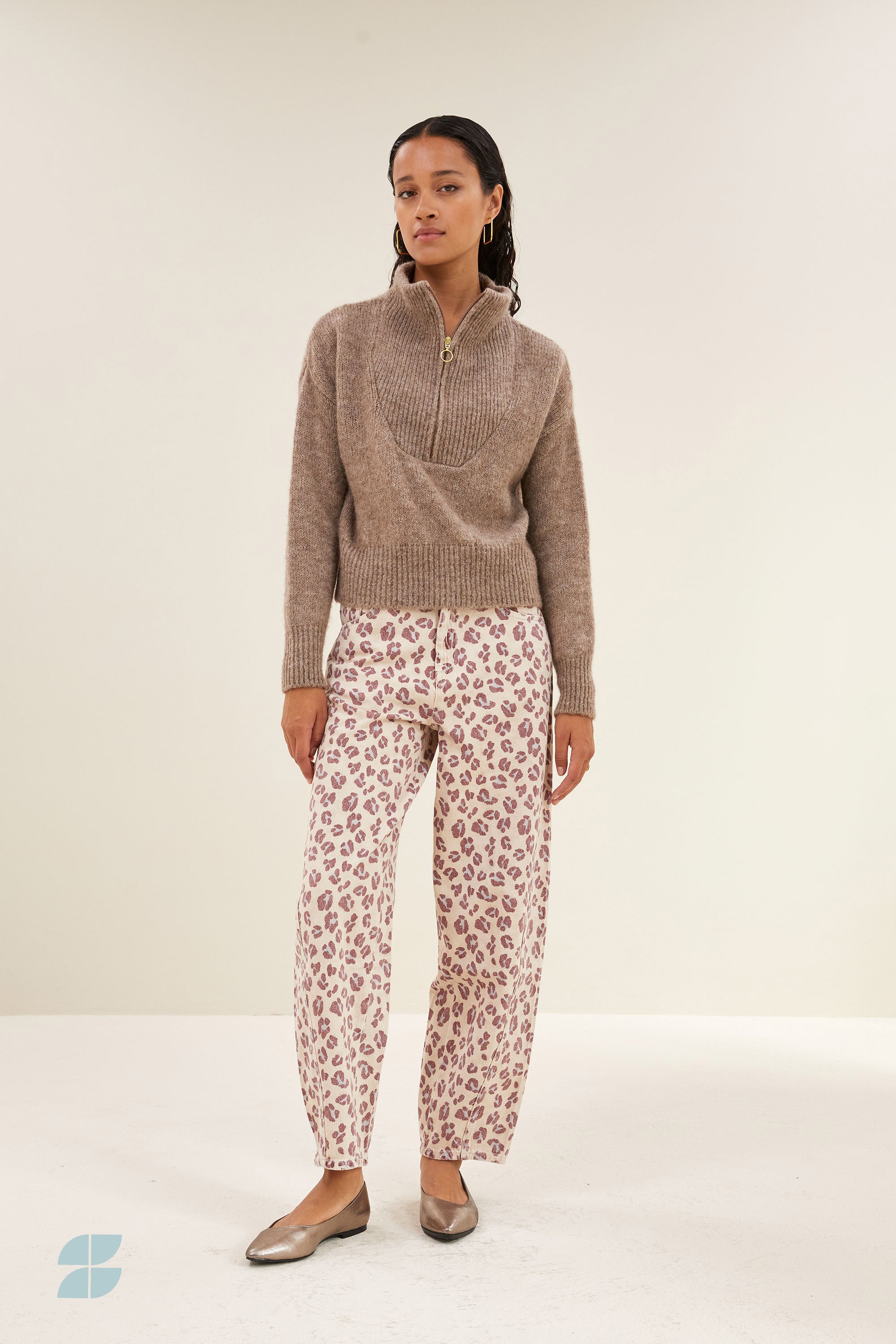 begum pink cheetah pants - roze, normale taille, losvallende pasvorm, duurzame wassing - by-bar - sfeerbeeld