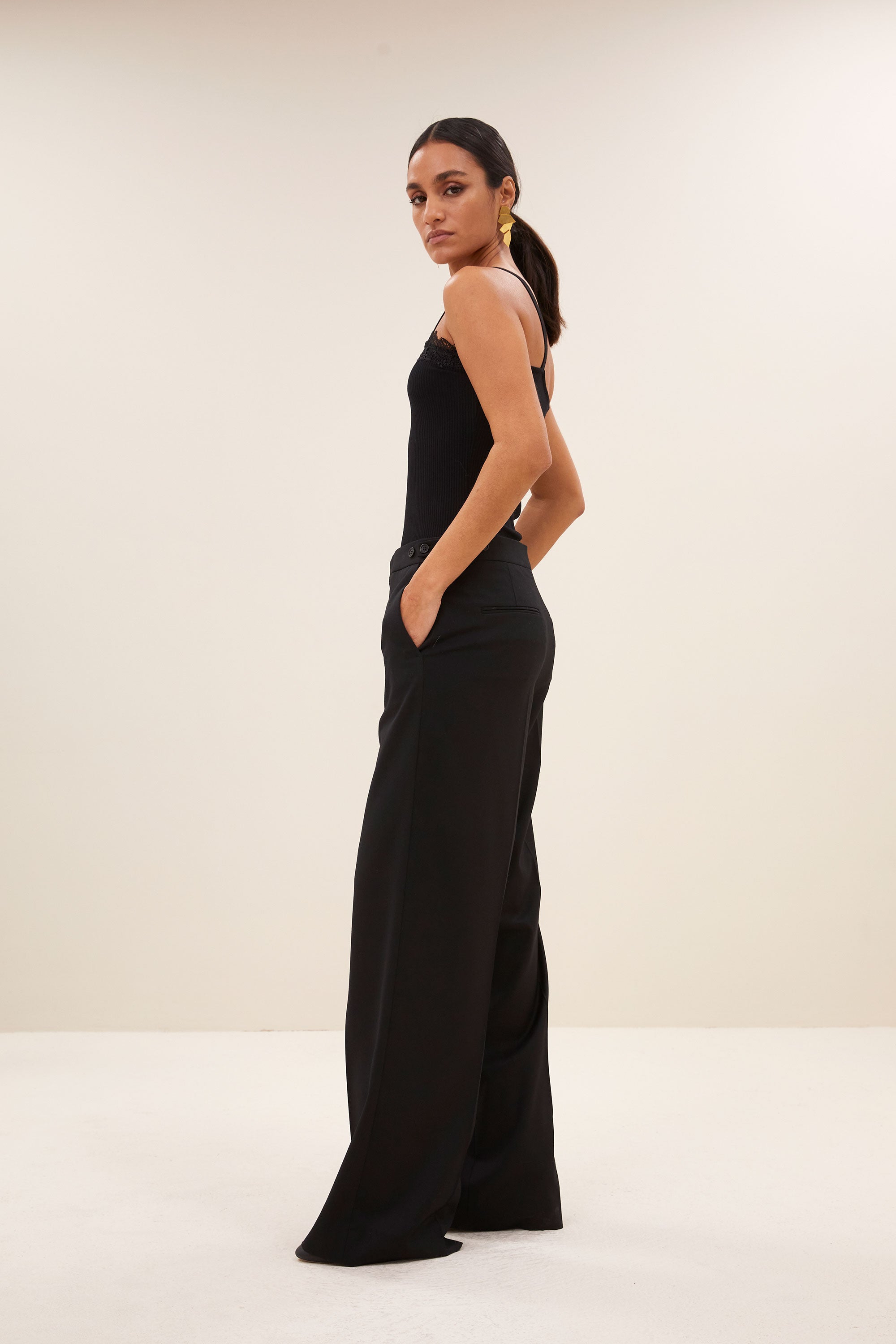 marit lace singlet - black, all-time classic, aansluitende fit, ribpatroon - by-bar - vooraanzicht