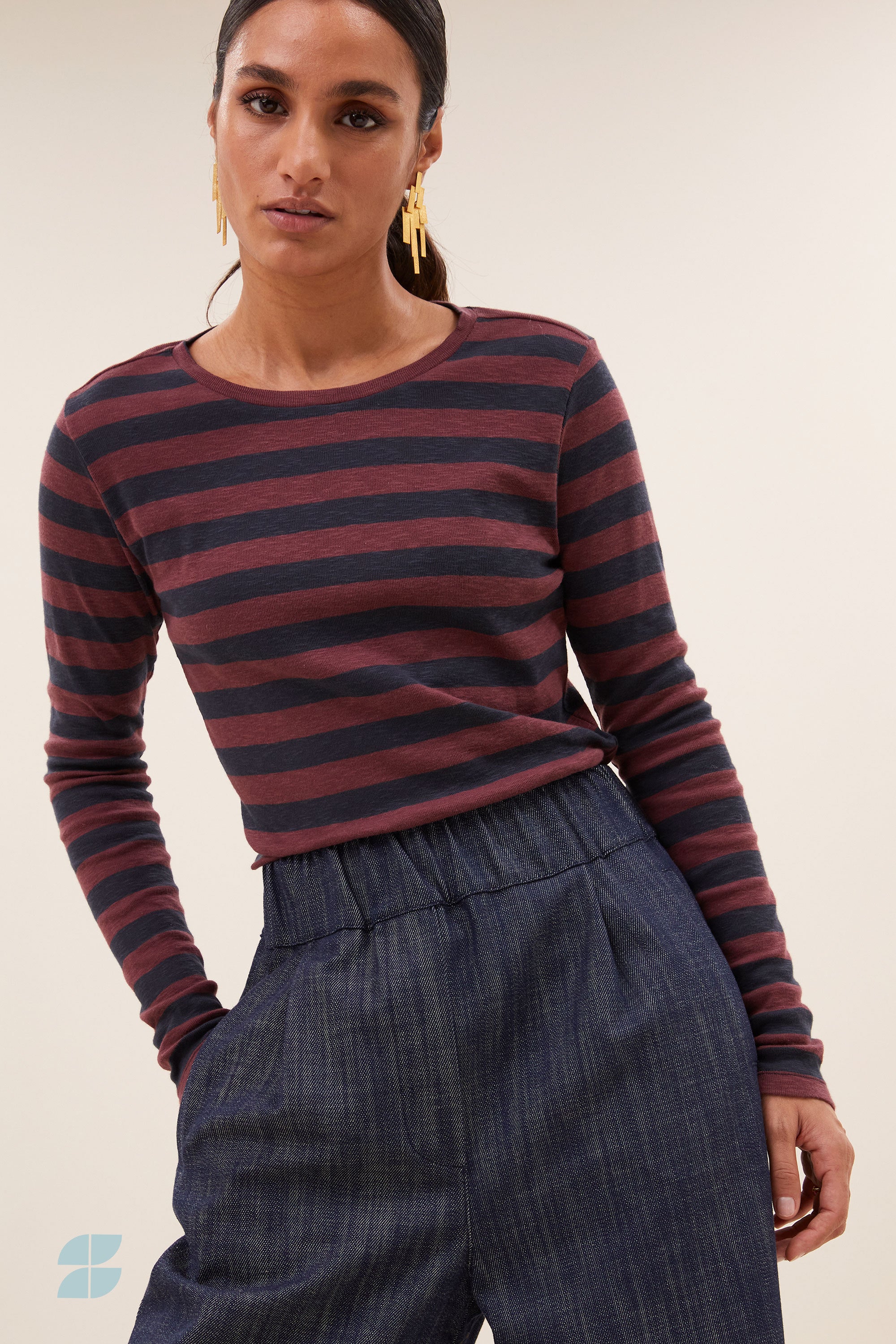 basic ls melange stripe top - pecan, all-time classic, aansluitende fit, must-have essential - by-bar - sfeerbeeld
