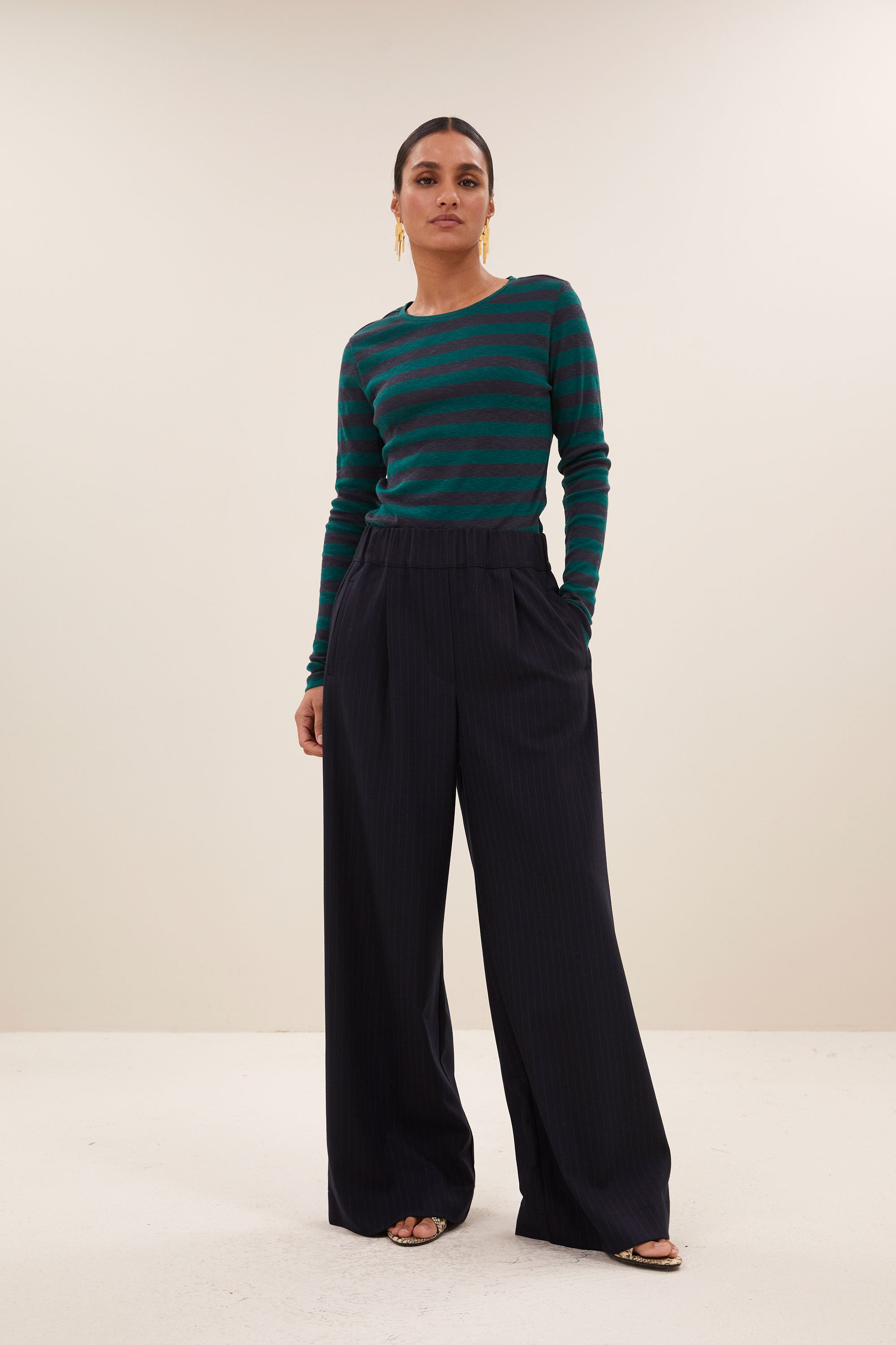 basic ls big stripe top - deep green, all-time classic, aansluitende fit, must-have essential - by-bar - aanvullende foto