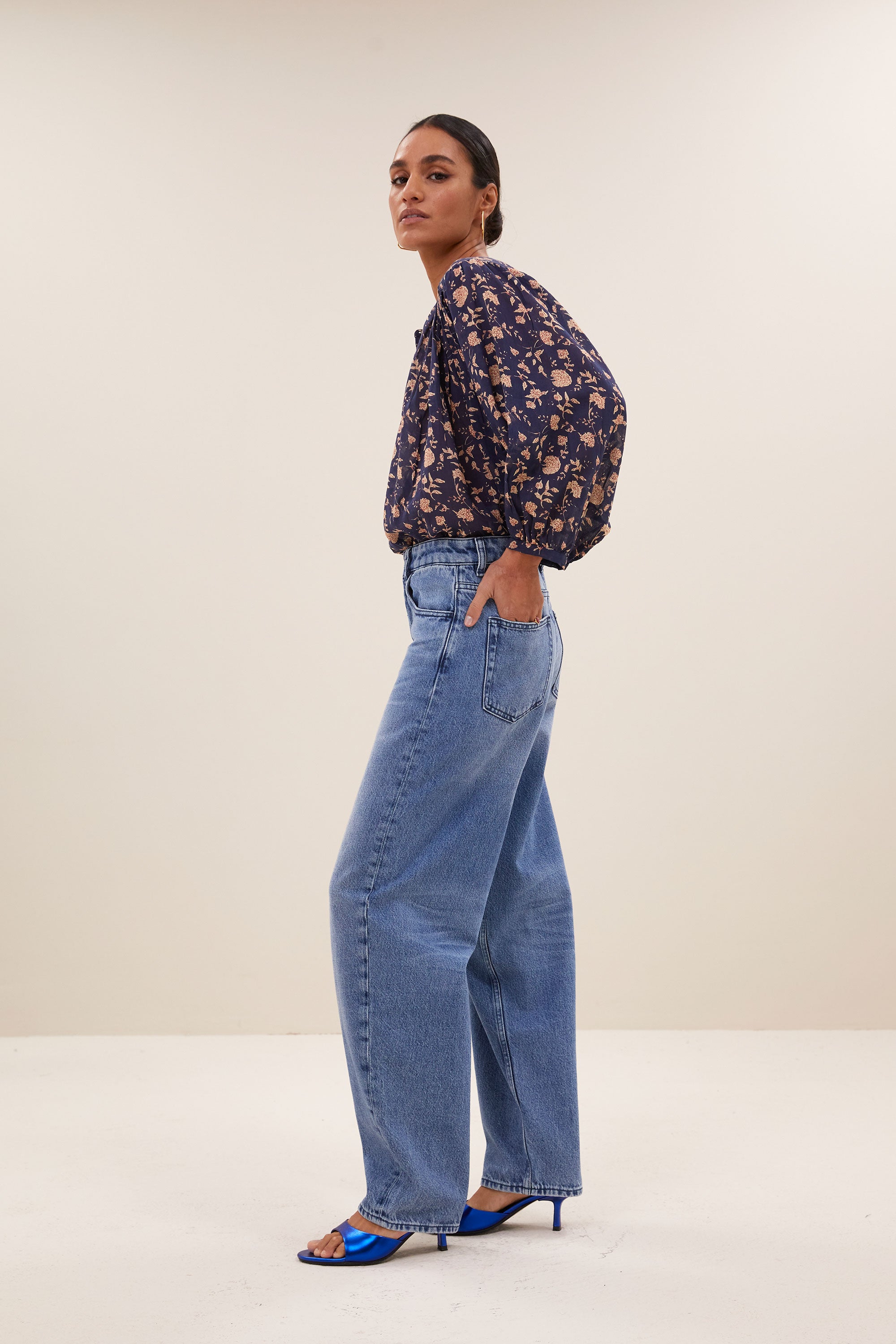 becky blue flower blouse | blue flower print