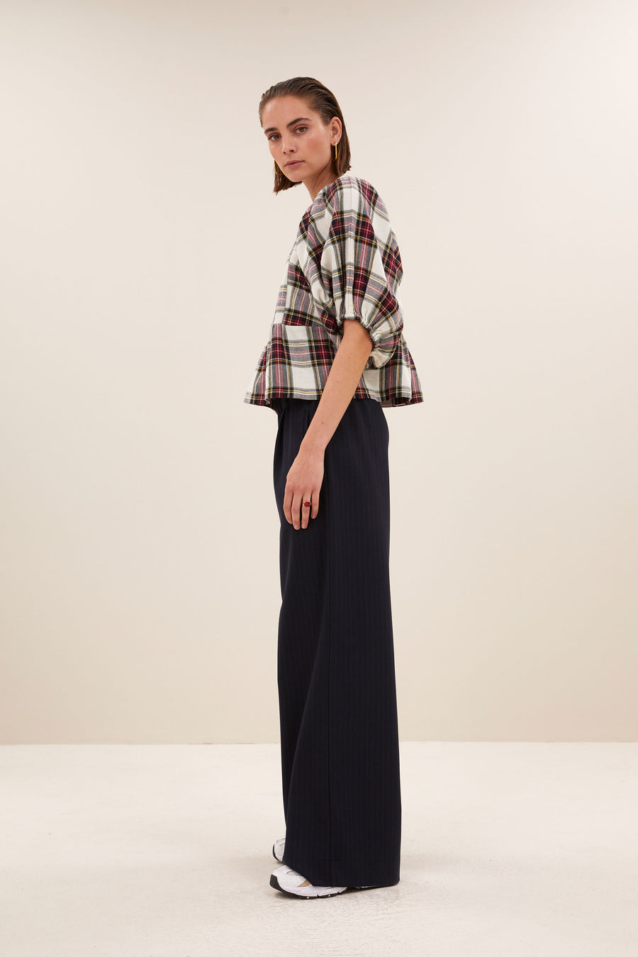 avelon check blouse - tartan check, volumnieuze mouwen, elastieken band, verborgen haak-en-oogsluiting - by-bar - vooraanzicht