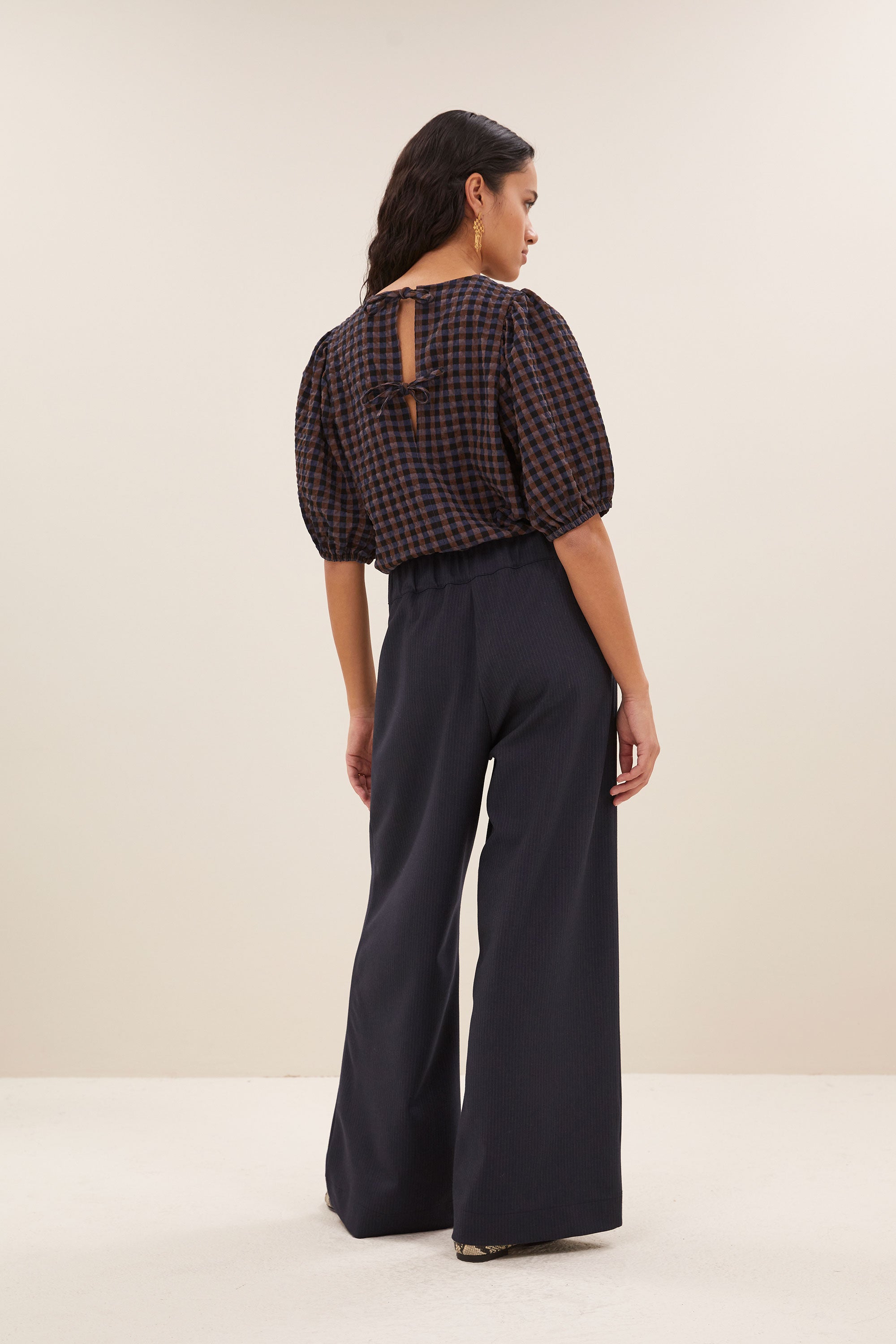 jet check blouse - little check, volumnieuze mouwen, strik, ronde halslijn - by-bar - zijaanzicht