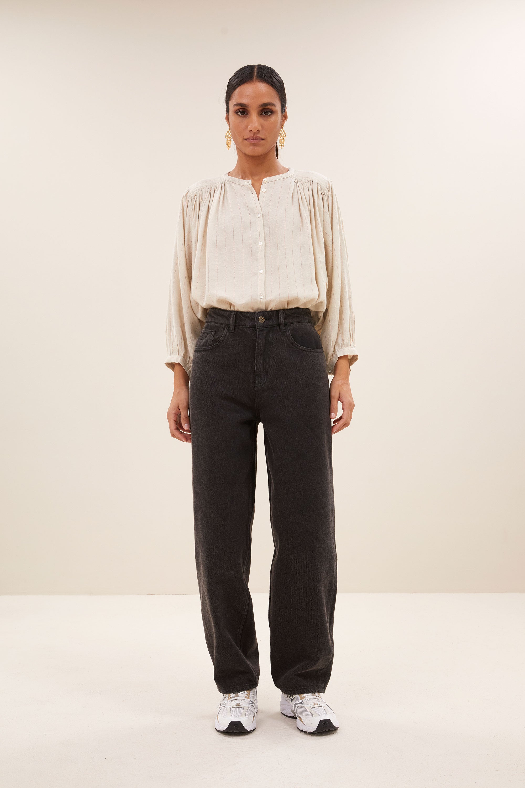 becky lurex blouse - rose lurex stripe, knoopsluiting mouw, subtiel geweven lurex draad, geplooide details - by-bar - vooraanzicht