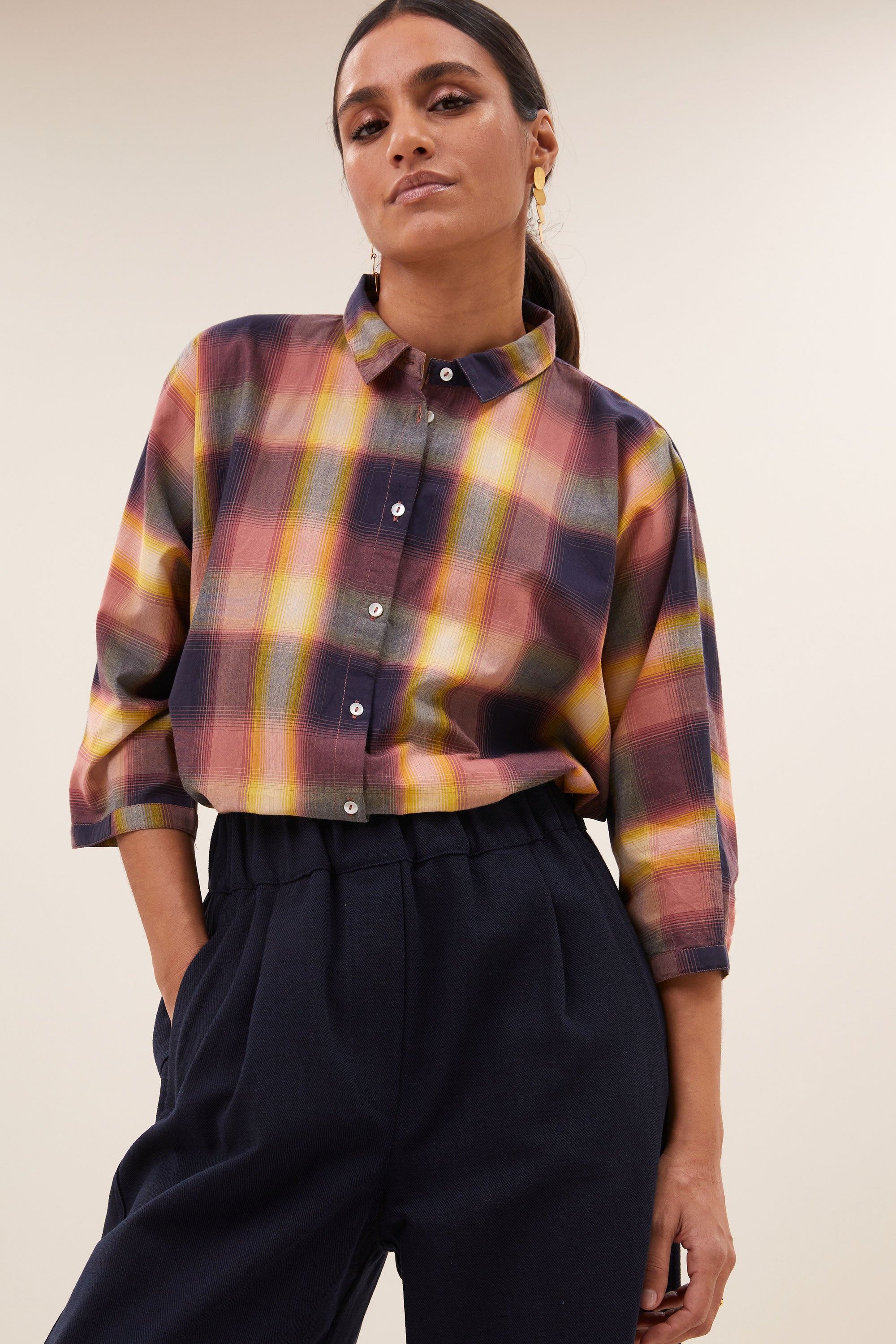 norel madras blouse - madras check, parelmoeren knopen, casual fit, nieuwe print - by-bar - detail