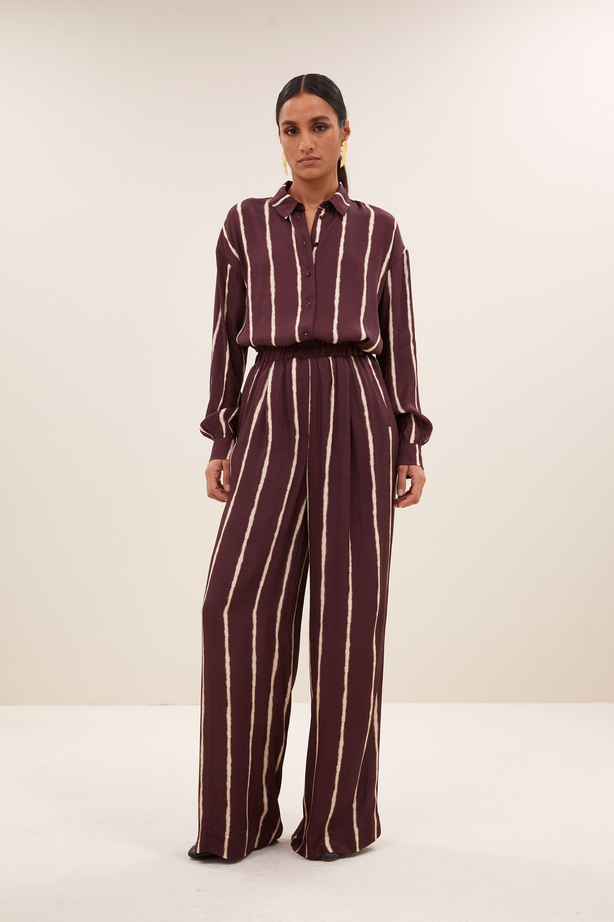 lykke tie dye blouse - pecan tie dye stripe, casual fit, ecovero lenzing viscose, must-have essential - by-bar - sfeerbeeld