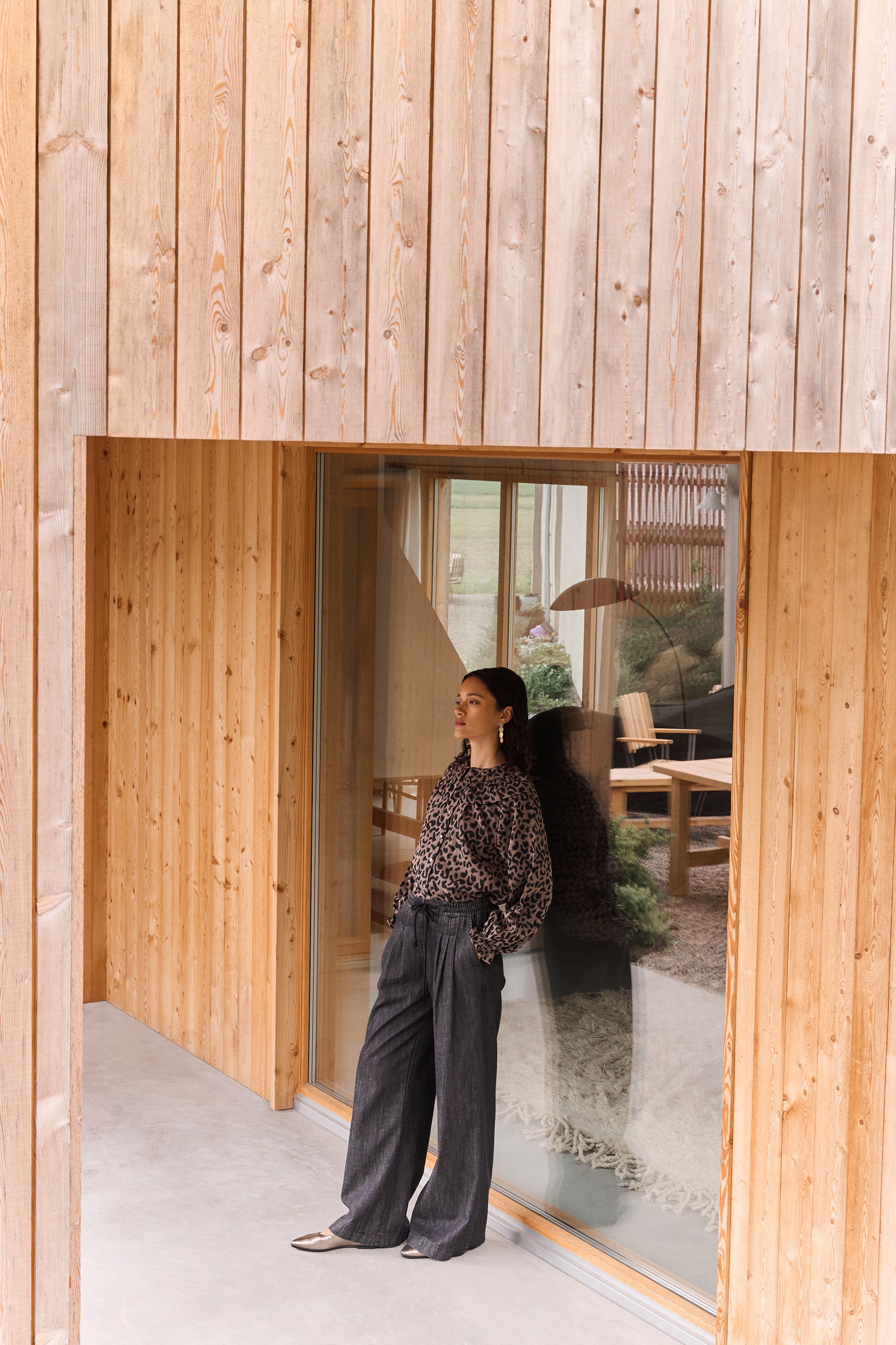 gia leo blouse - brown leo, volumnieuze mouwen, elastieken band, ruches - by-bar - aanvullende foto