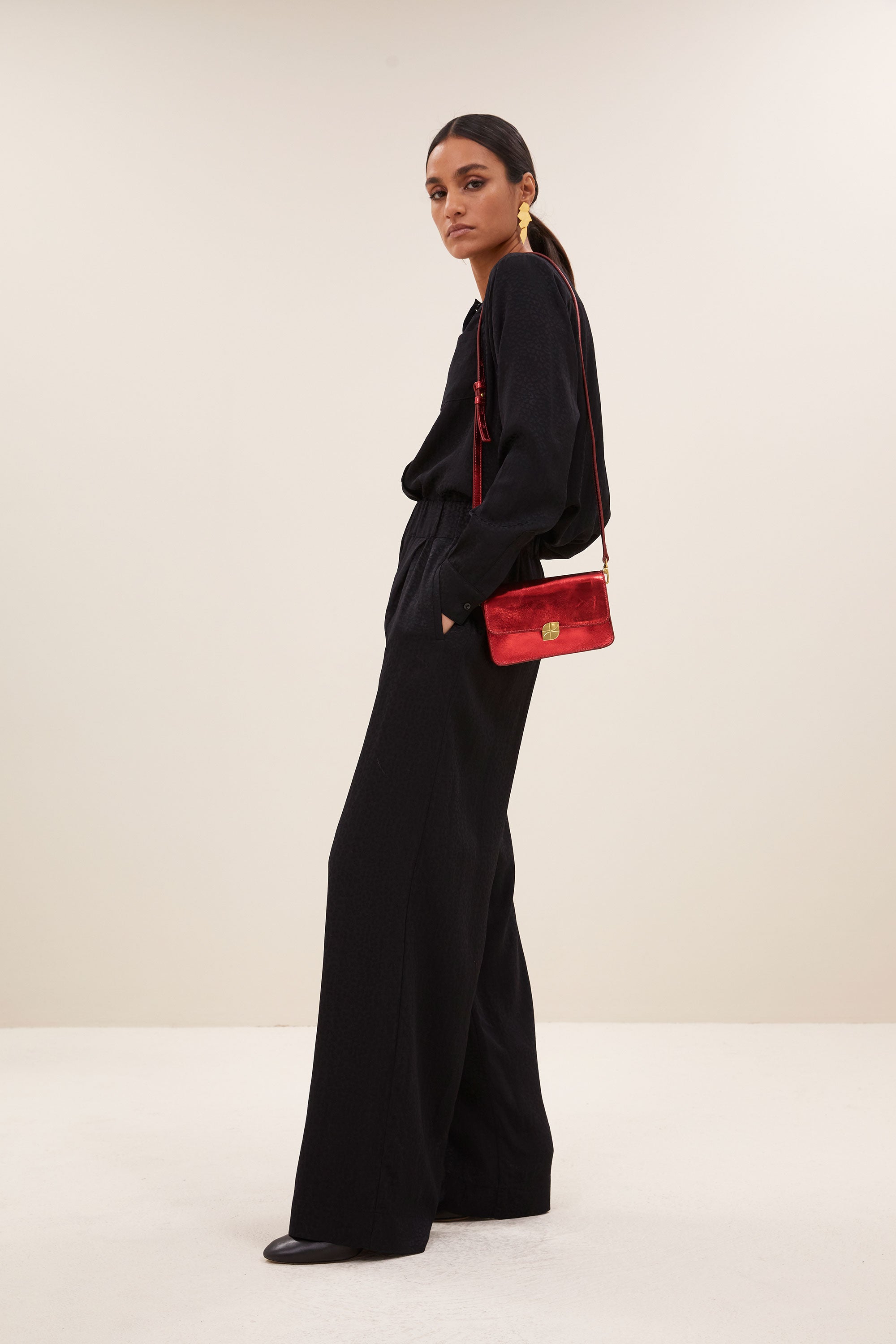 loua gloss bag | scarlet red