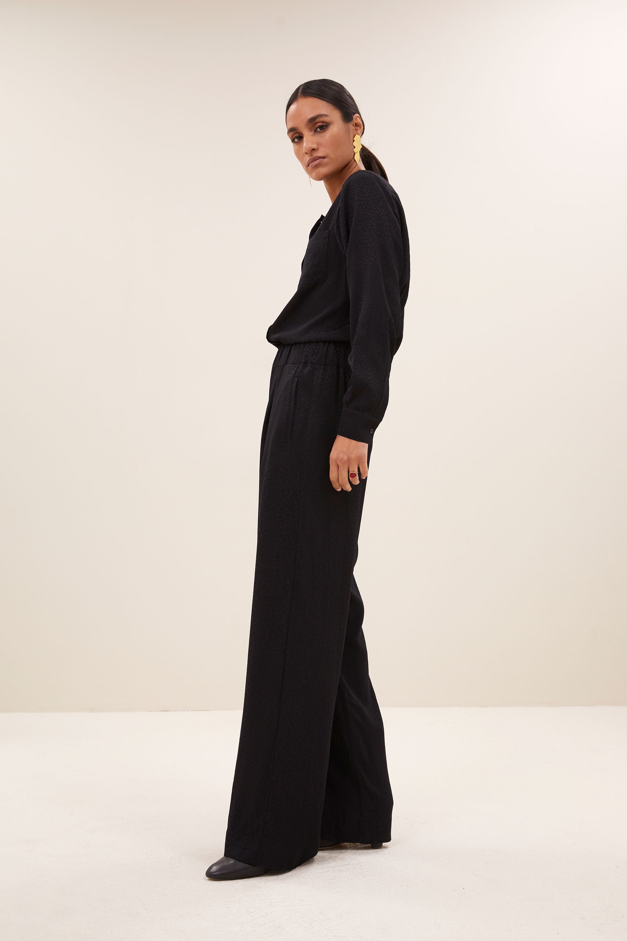 noi black cheetah blouse - black cheetah, all-time classic, casual fit, must-have essential - by-bar - vooraanzicht