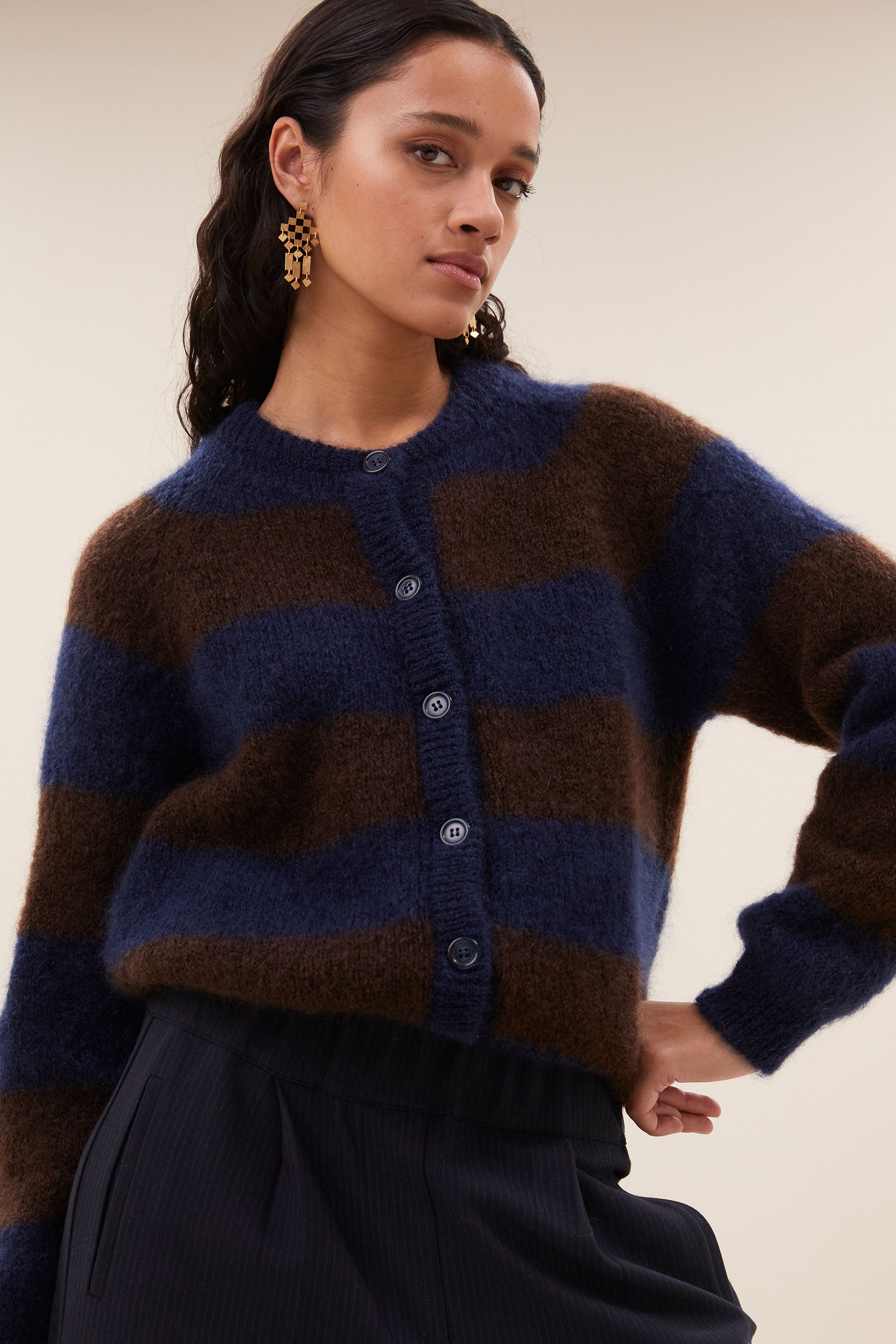 sian stripe cardigan - dark brown stripe, casual fit, mix van mohair, must-have essential - by-bar - aanvullende foto