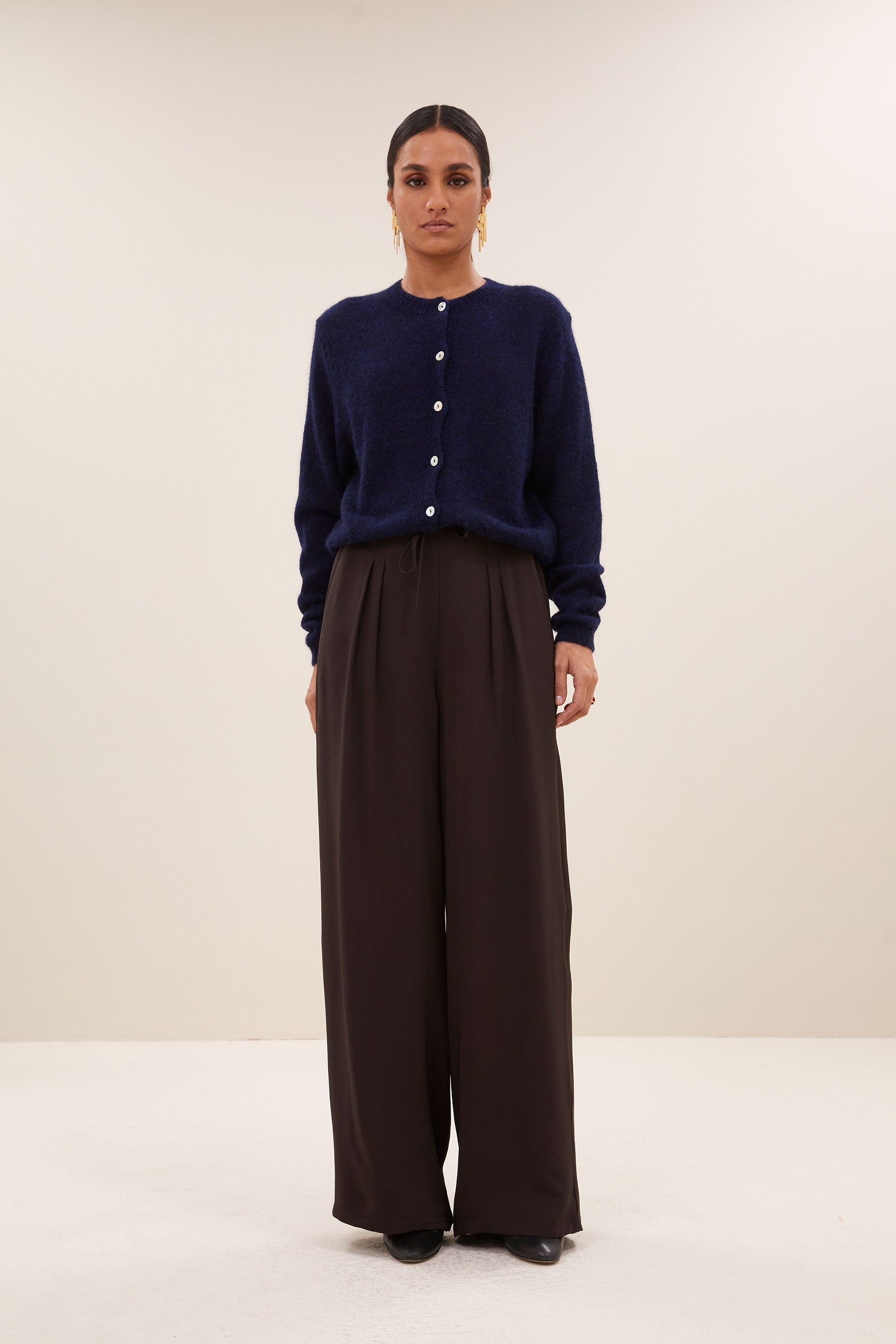 cleo cardigan - midnight, all-time classic, alpaca kwaliteit, casual fit - by-bar - aanvullende foto