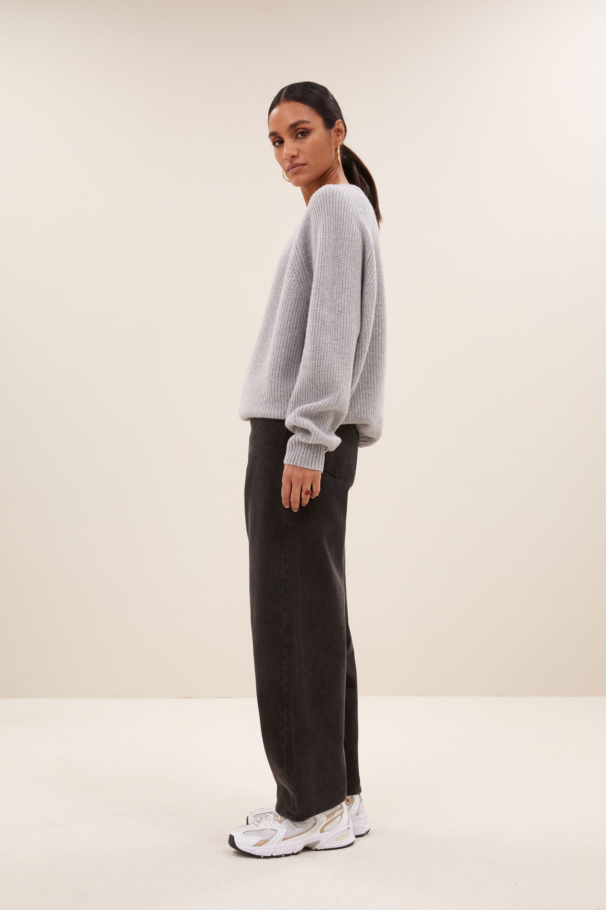 meadow roundneck pullover - grey melee, all-time classic, gebreide patronen, must-have essential - by-bar - vooraanzicht