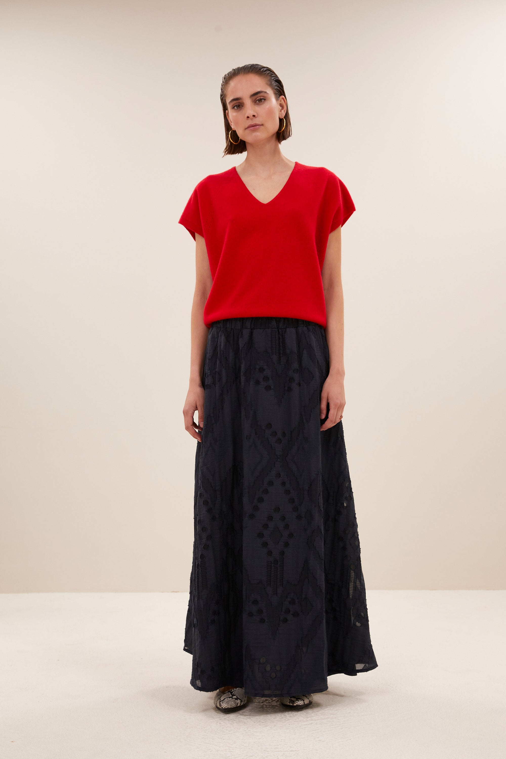 sil v-neck pullover | lipstick