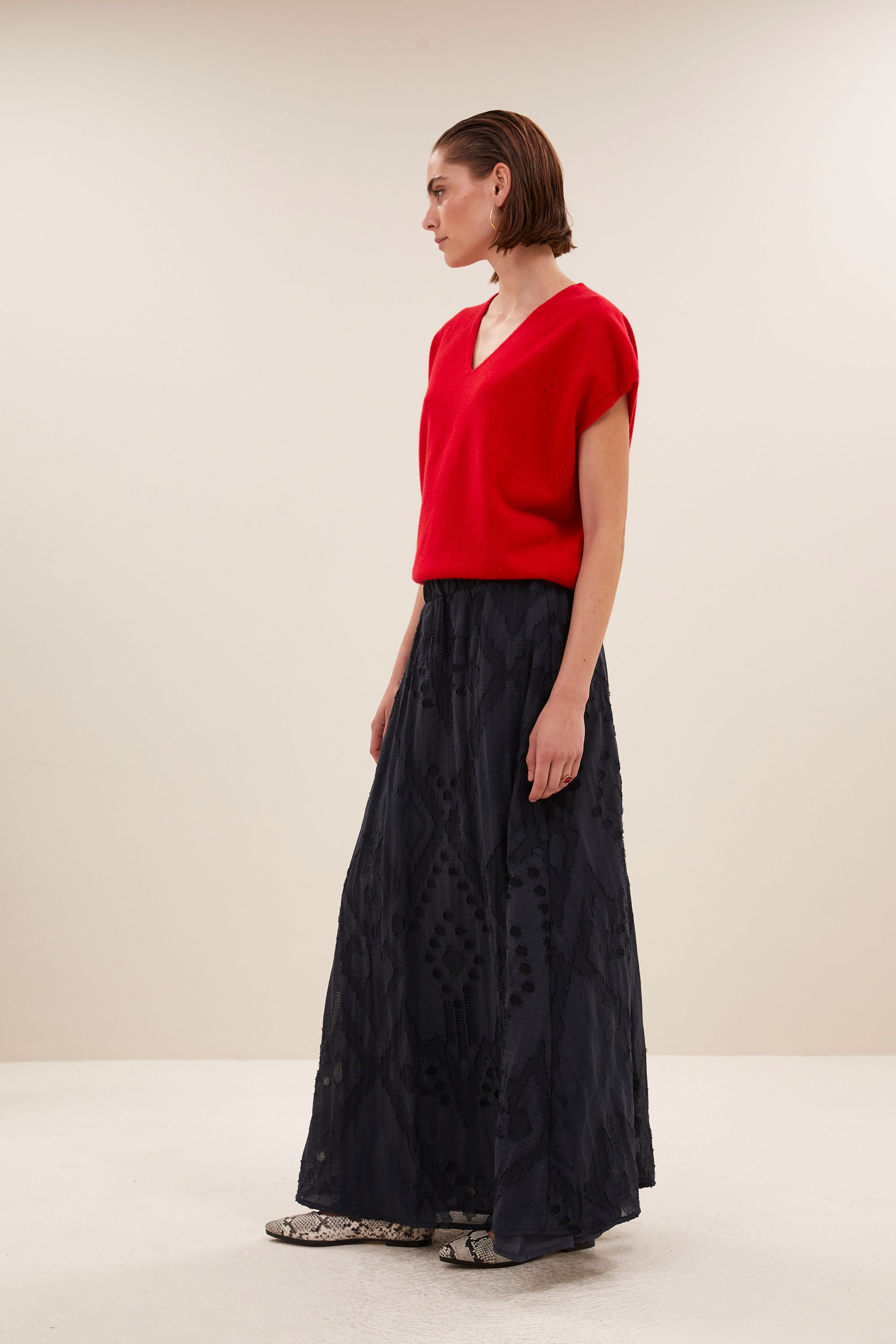 sil v-neck pullover | lipstick