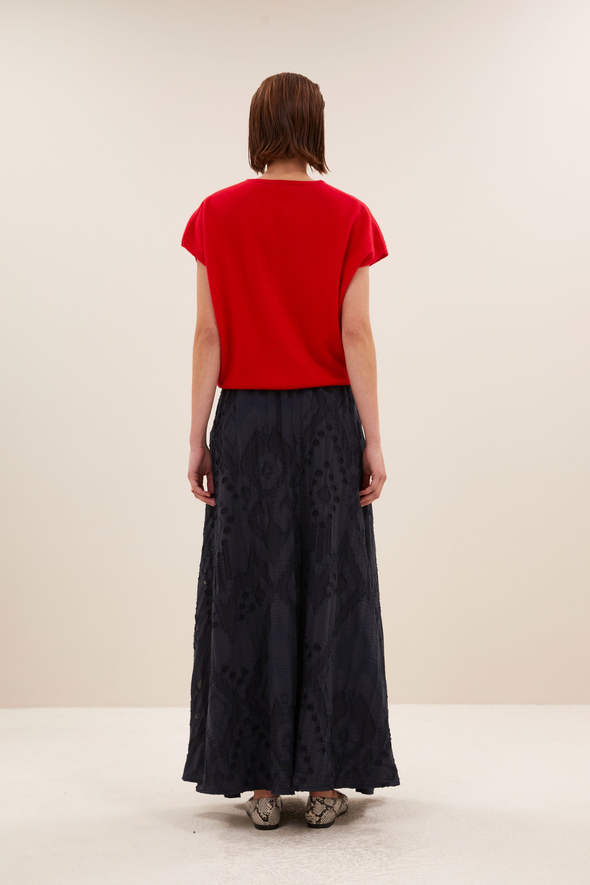 sil v-neck pullover | lipstick