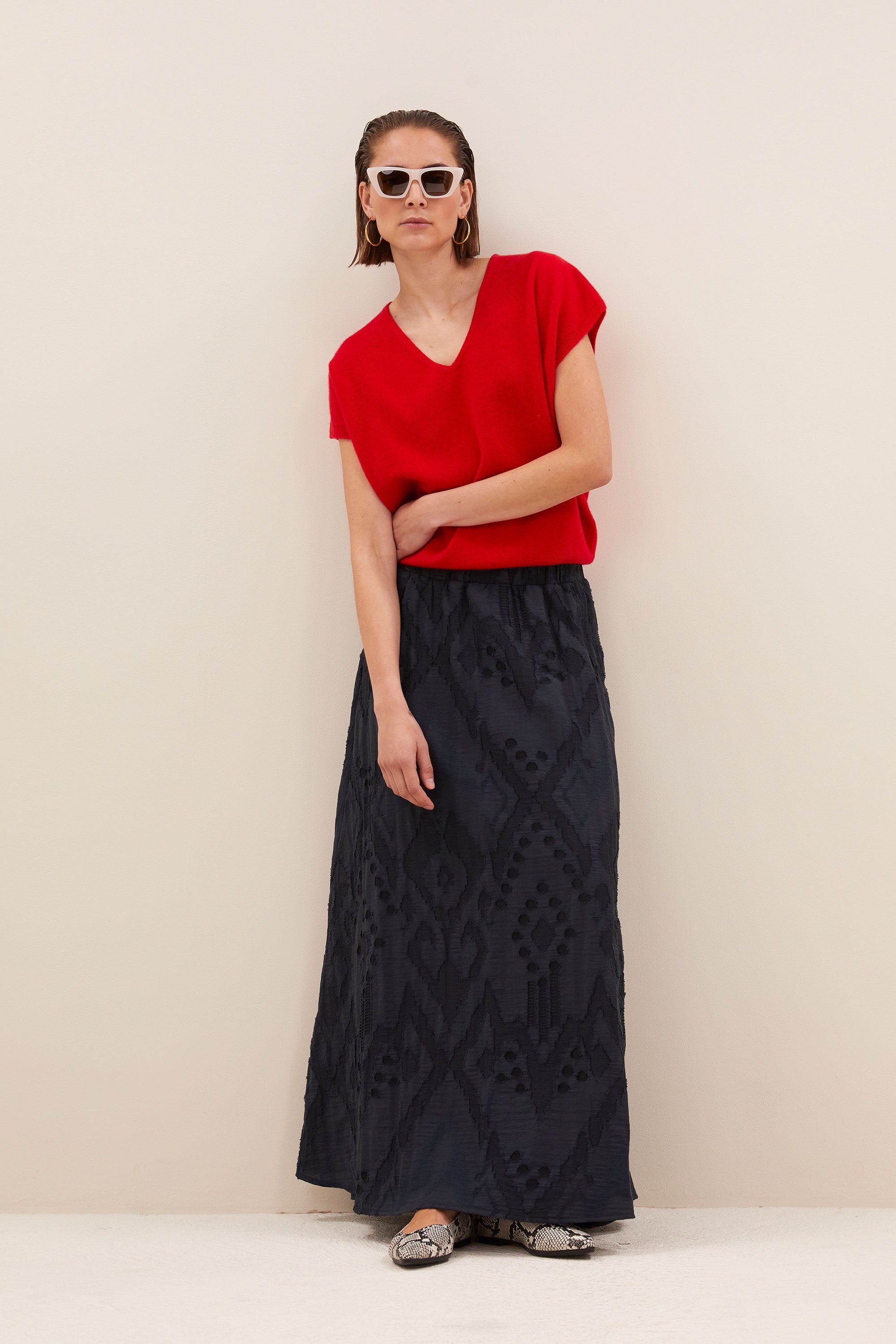 sil v-neck pullover | lipstick