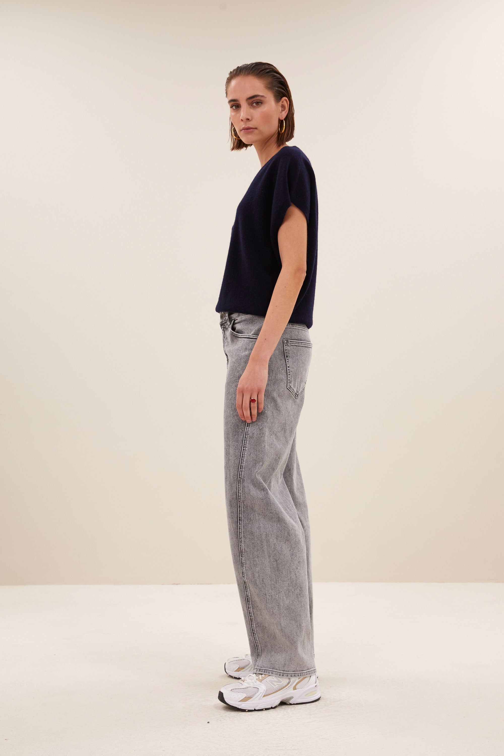 sil v-neck pullover | midnight