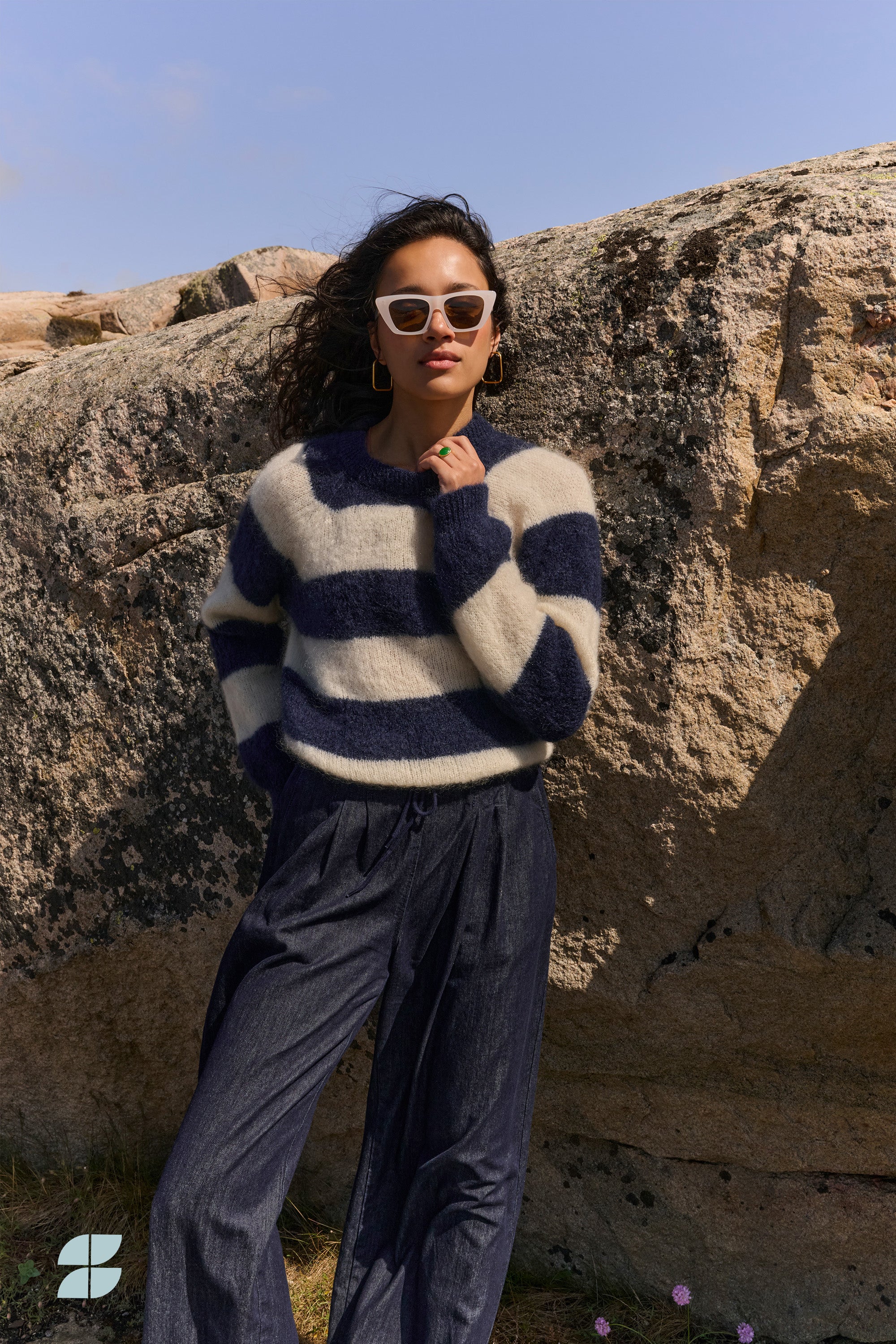 sian stripe pullover - midnight stripe, all-time classic, losvallende pasvorm, mix van mohair - by-bar - sfeerbeeld