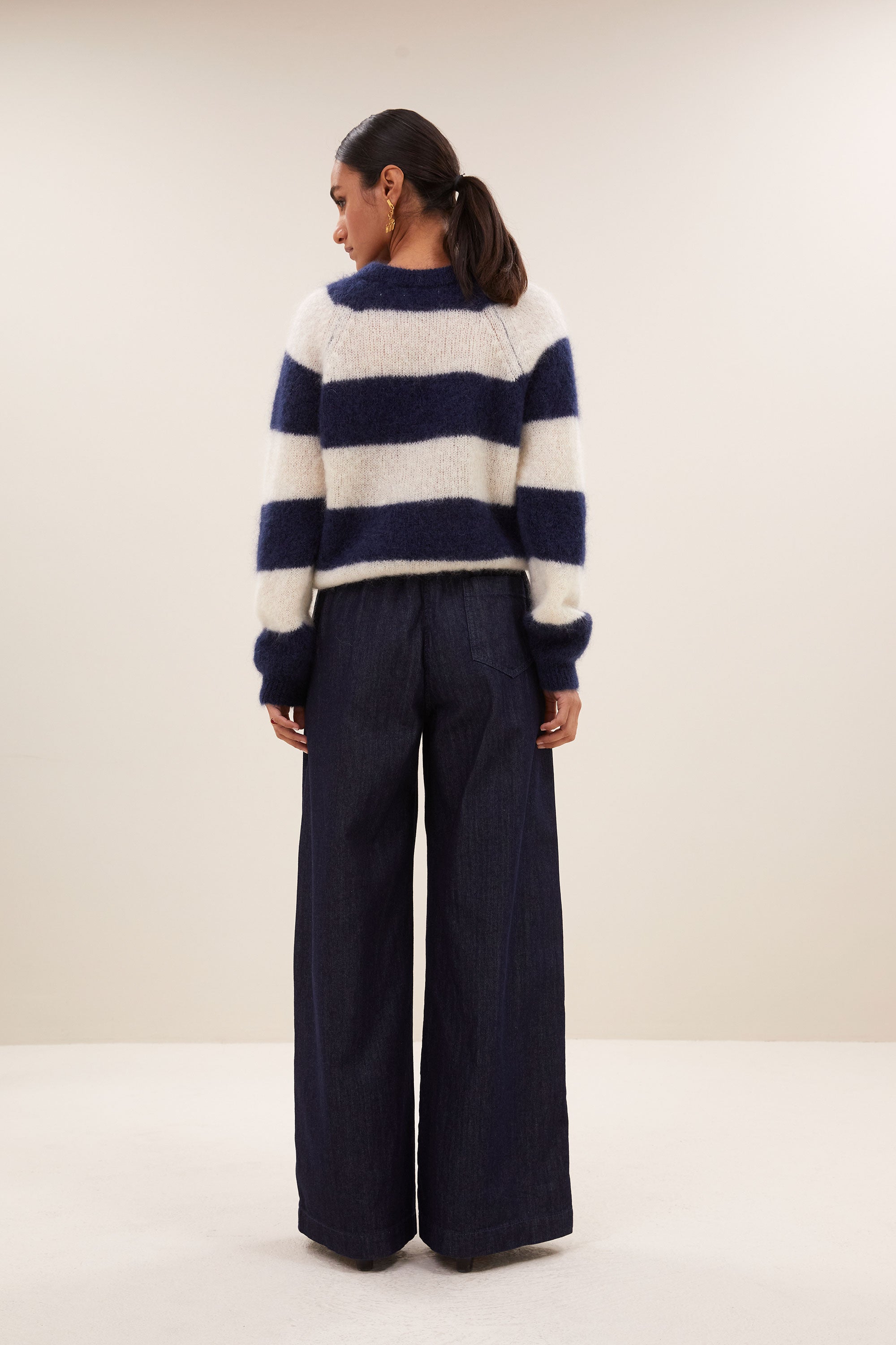 sian stripe pullover - midnight stripe, all-time classic, losvallende pasvorm, mix van mohair - by-bar - achteraanzicht