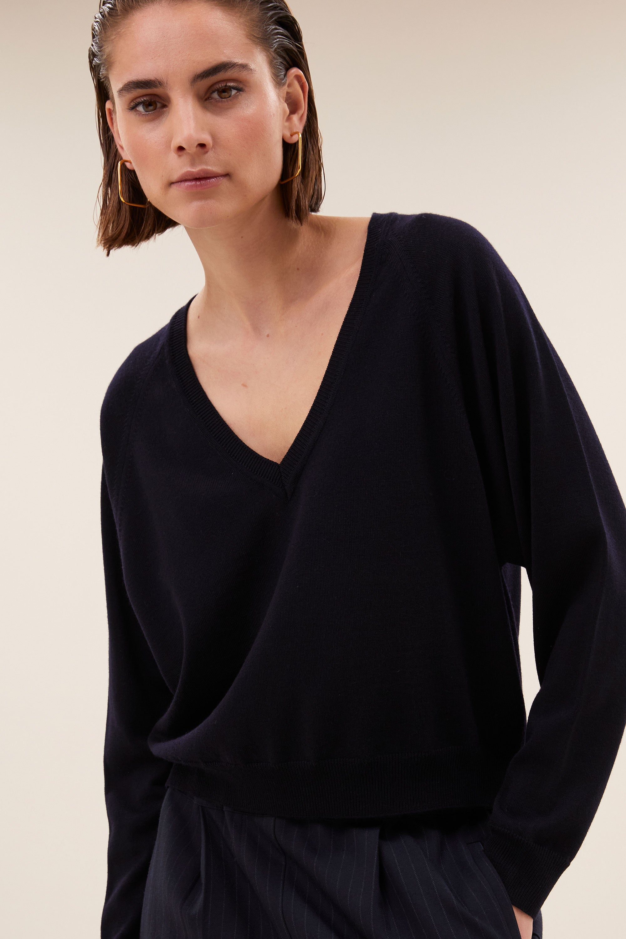 wales pullover - midnight, merino wol, all-time classic, ribgebreide randen - by-bar - aanvullende foto