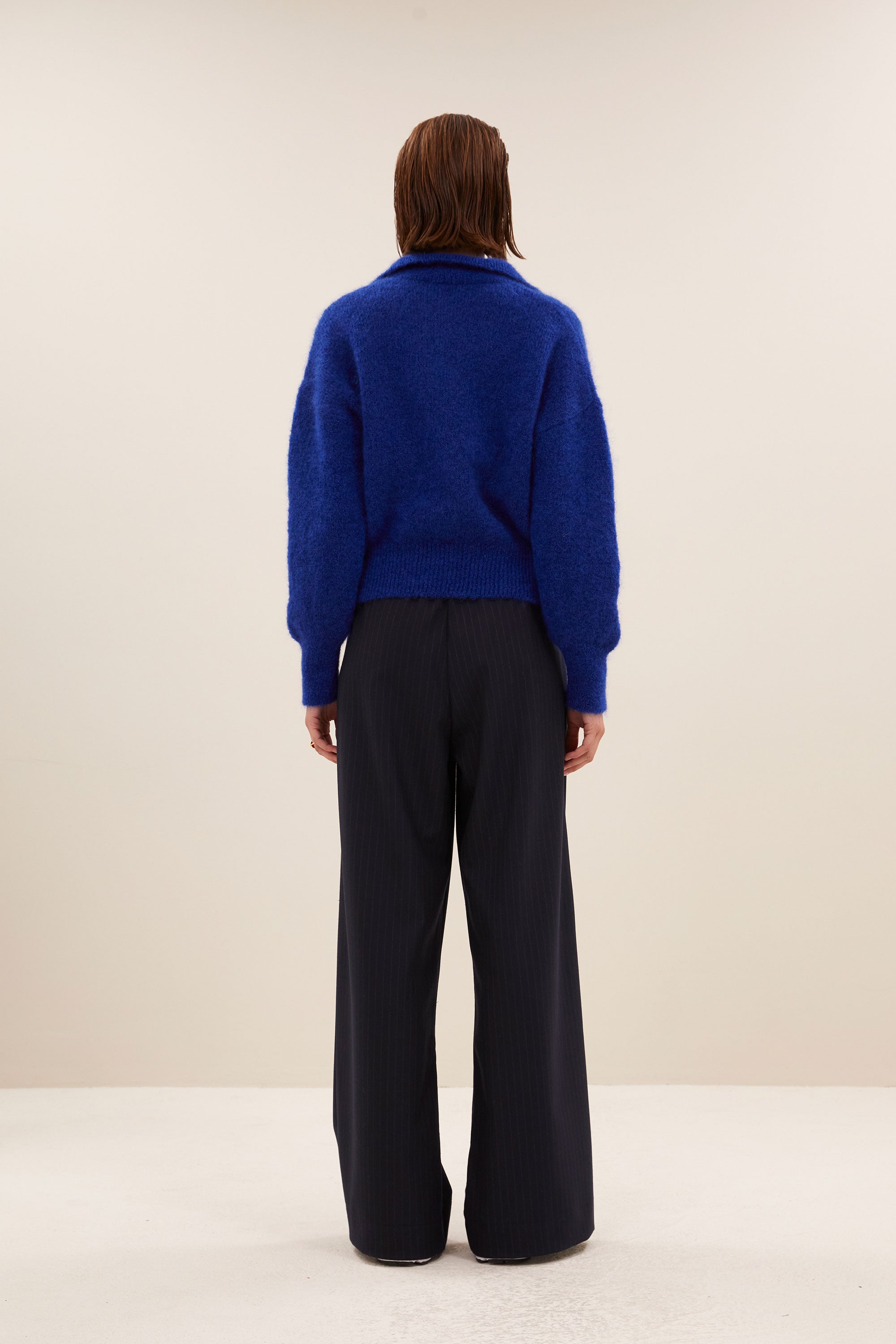 polo pullover - queens blue, korte fit, mix van mohair, must-have essential - by-bar - achteraanzicht
