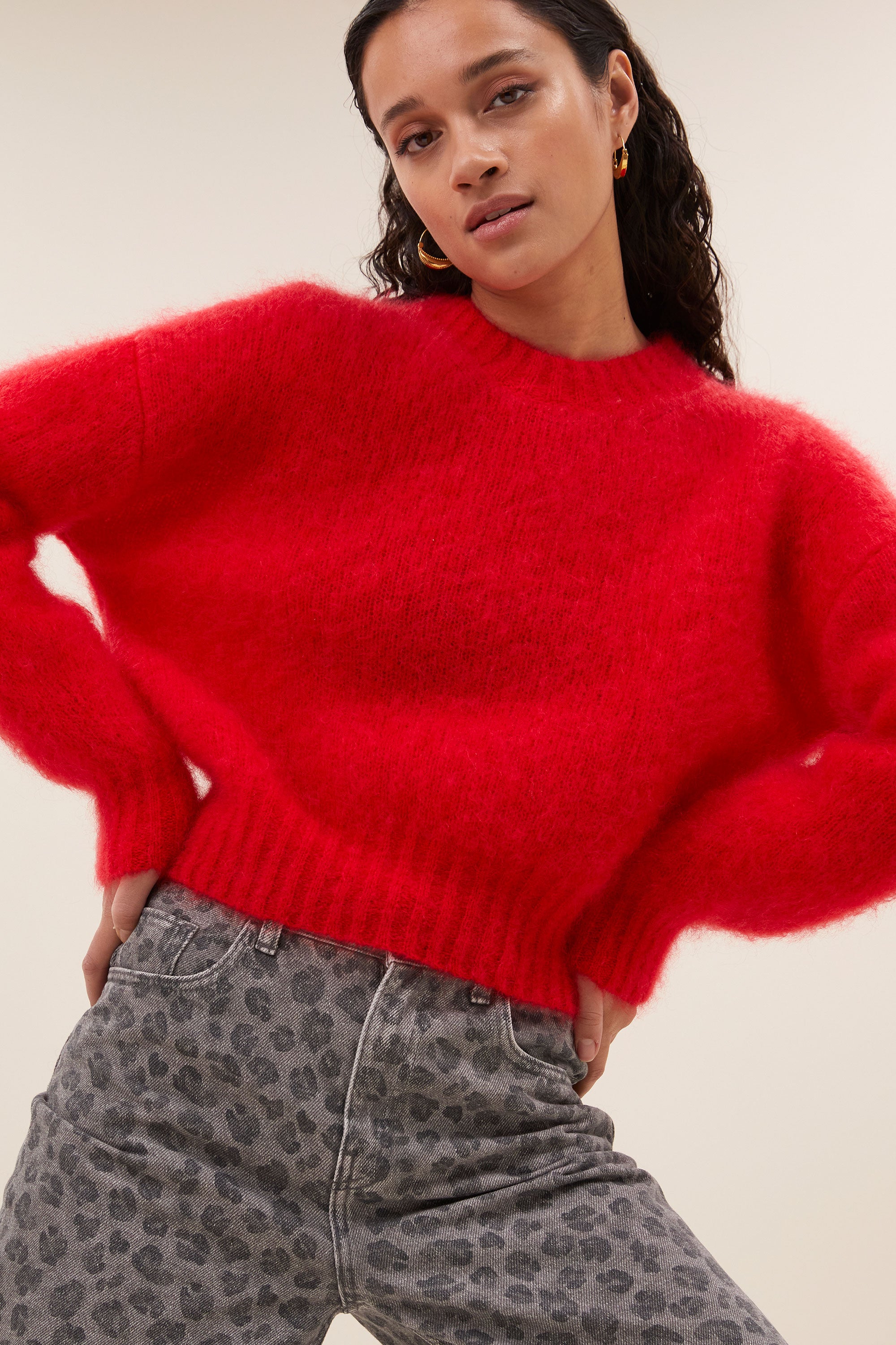 sonny pullover - scarlet red, all-time classic, mix van mohair, must-have essential - by-bar - aanvullende foto