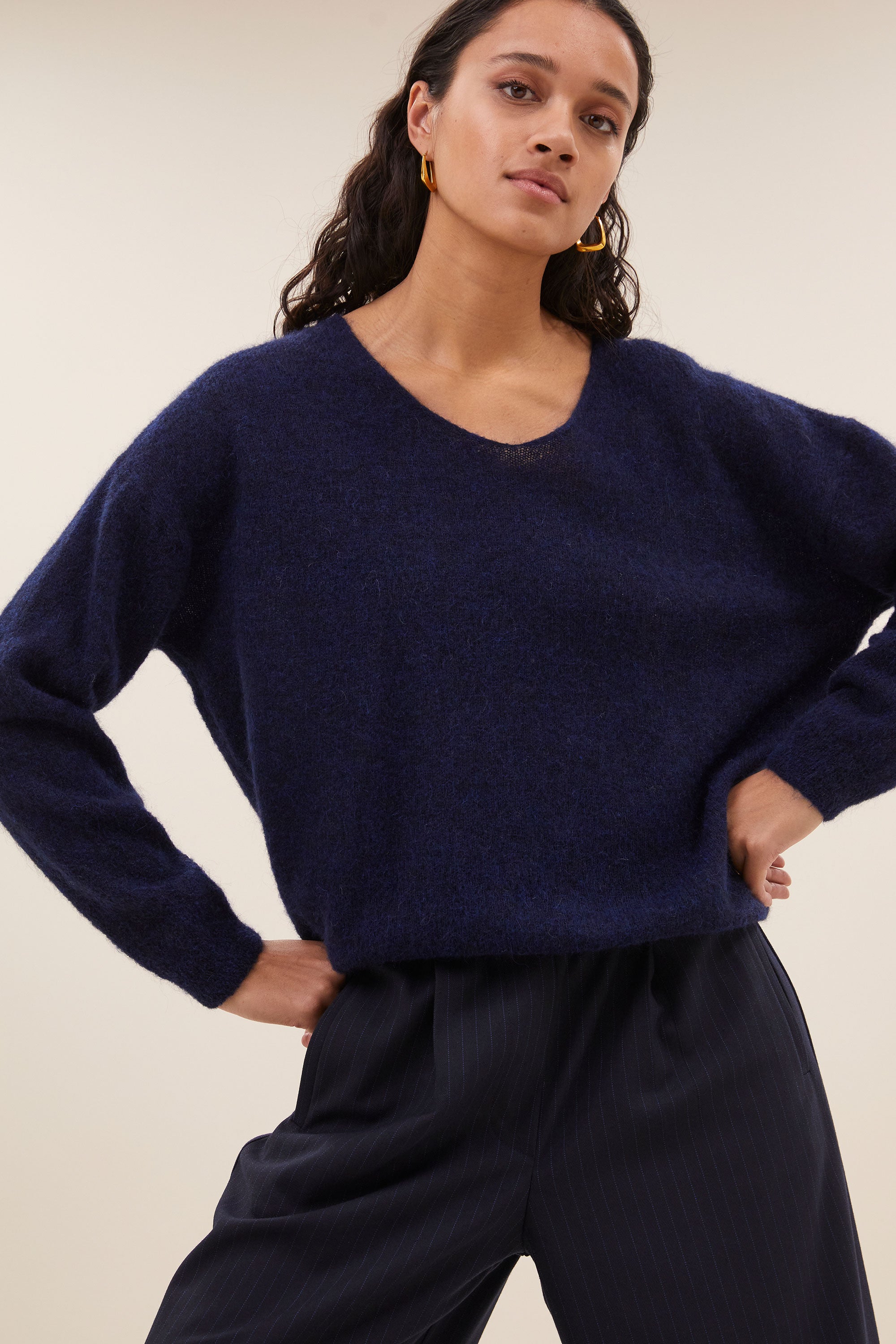 liv pullover - midnight, alpacamix kwaliteit, korte fit, all-time classic - by-bar - aanvullende foto