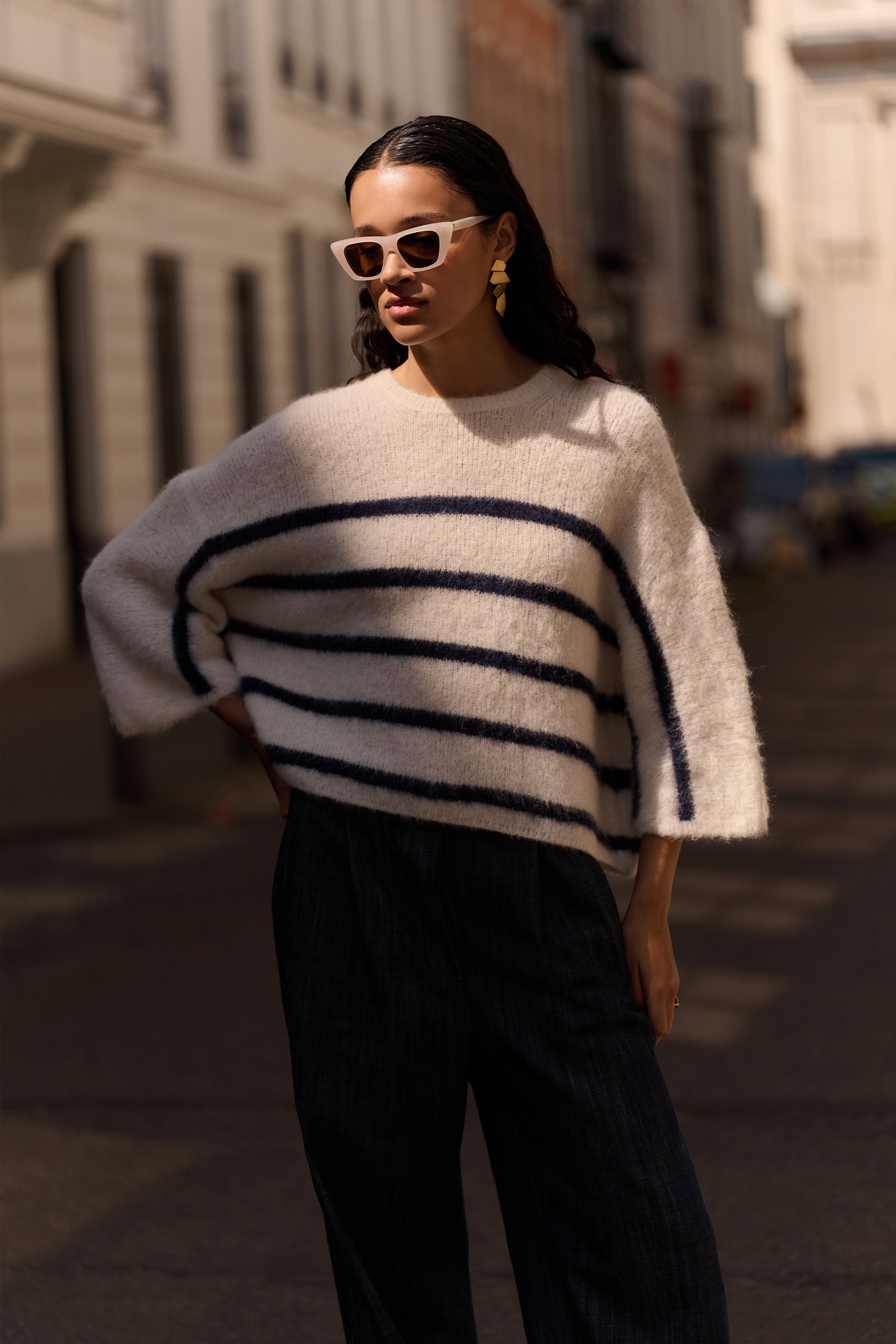 fleur stripe  pullover - marine stripe, vleermuis mouw, losvallende pasvorm, wolblend - by-bar - sfeerbeeld
