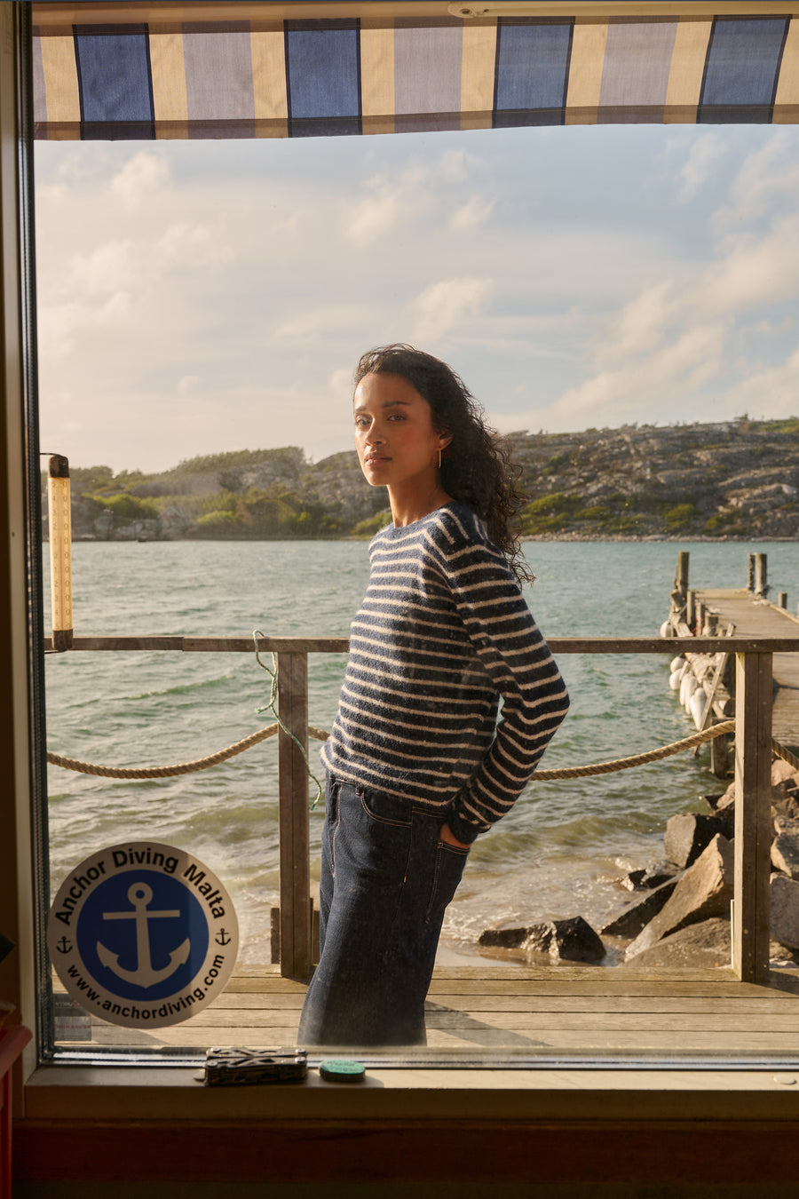 benny stripe pullover - midnight small stripe, verlaagde schoudernaden, normale pasvorm, wolblend - by-bar - sfeerbeeld