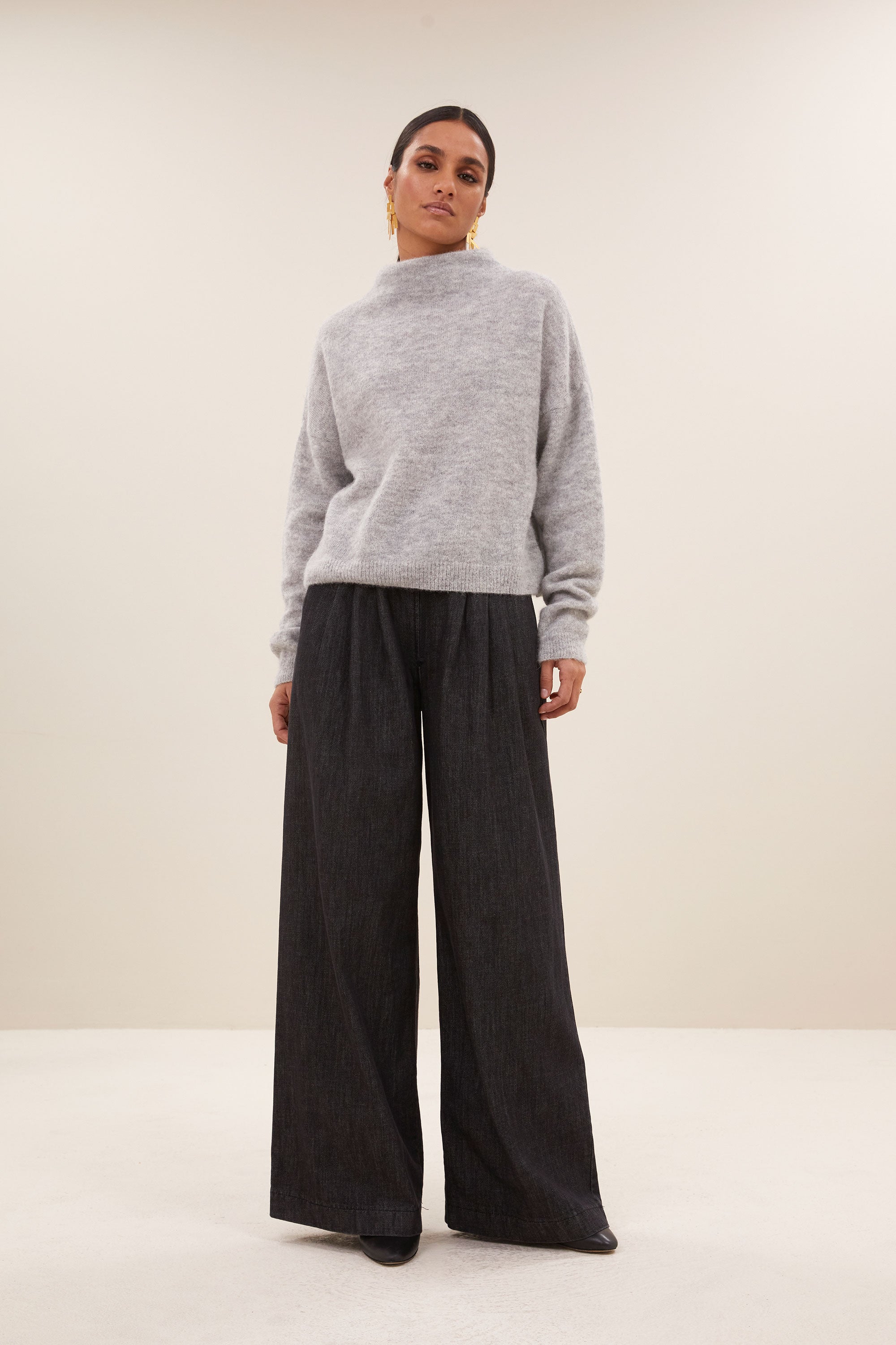 vinn pullover - light grey melee, verlaagde schoudernaden, opstaande kraag, wolblend - by-bar - sfeerbeeld