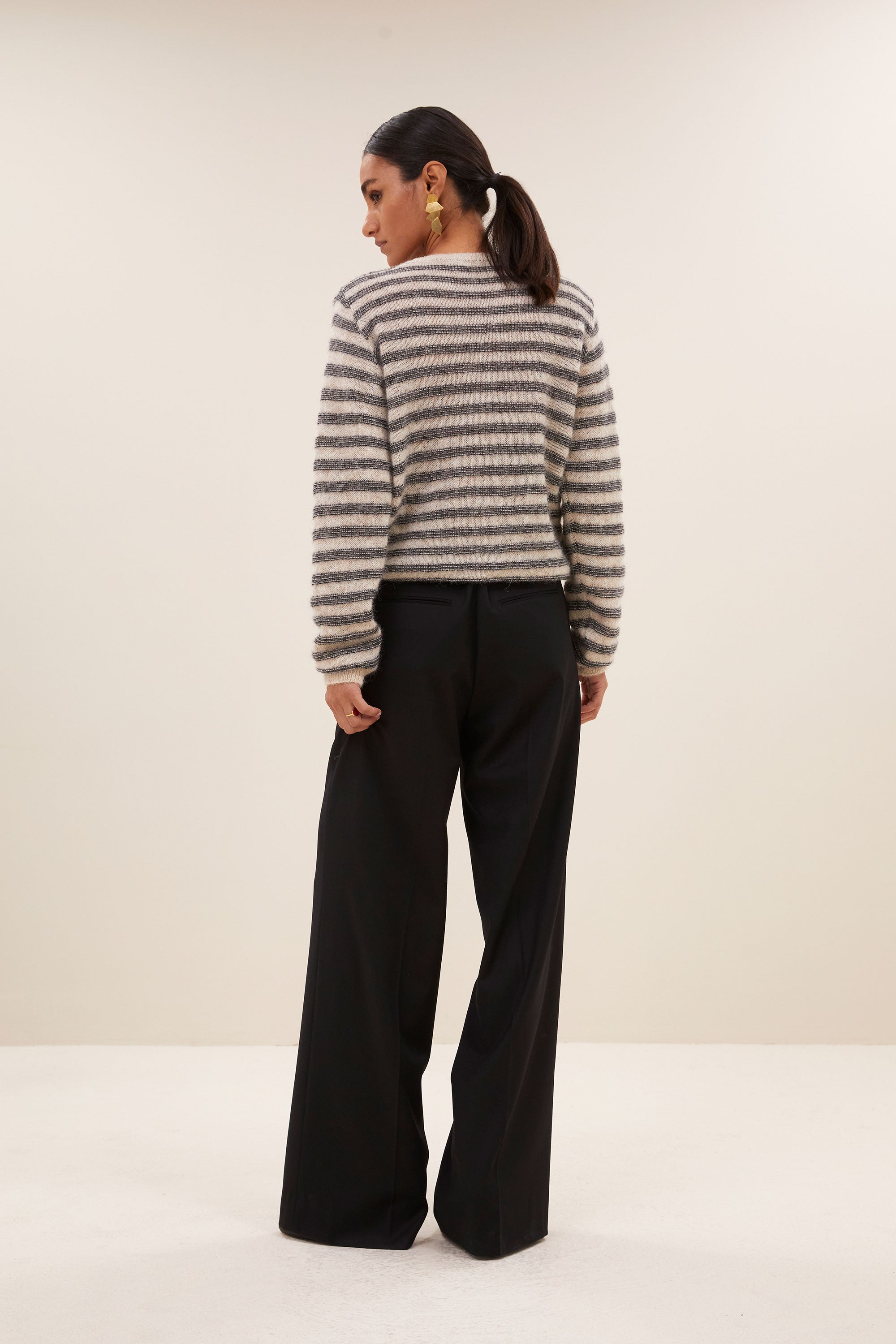 spila stripe pullover - sand mill stripe, alpacamix kwaliteit, must-have essential, normale pasvorm - by-bar - achteraanzicht
