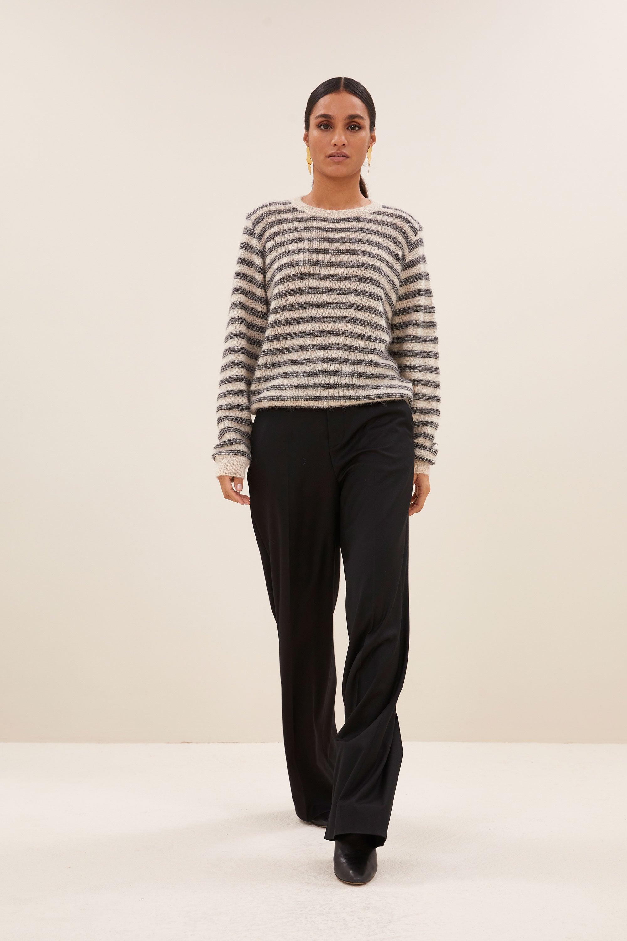 spila stripe pullover - sand mill stripe, alpacamix kwaliteit, must-have essential, normale pasvorm - by-bar - loop shot