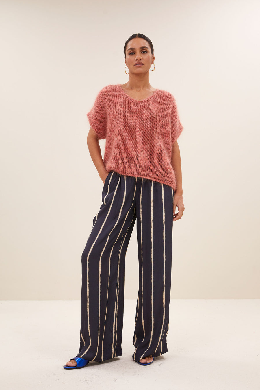 ivy-pullover-rouge-losvallende pasvorm-v-halslijn-wolblend-by-bar-vooraanzicht