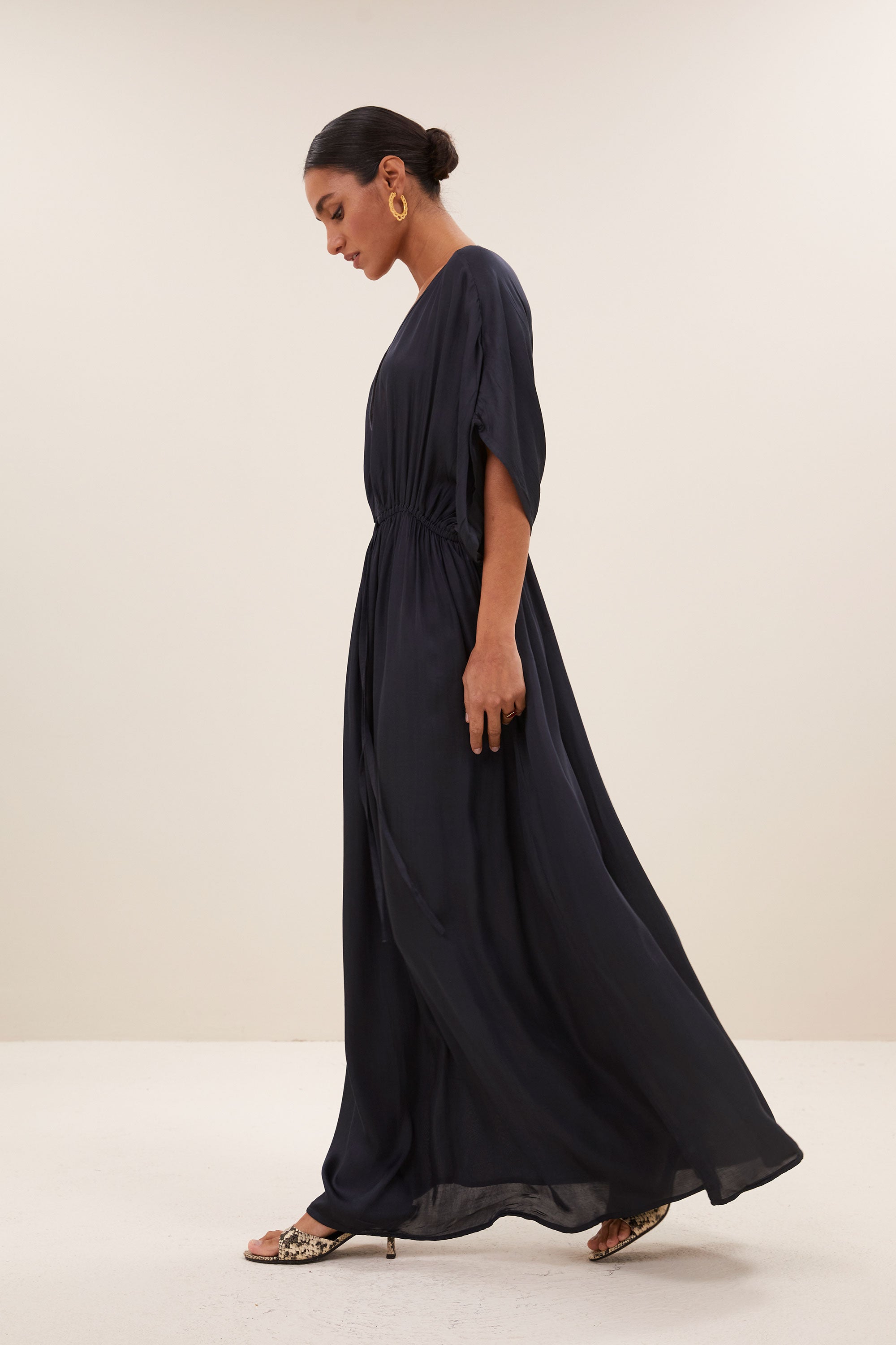 jurk – long satin dress - midnight – by-bar