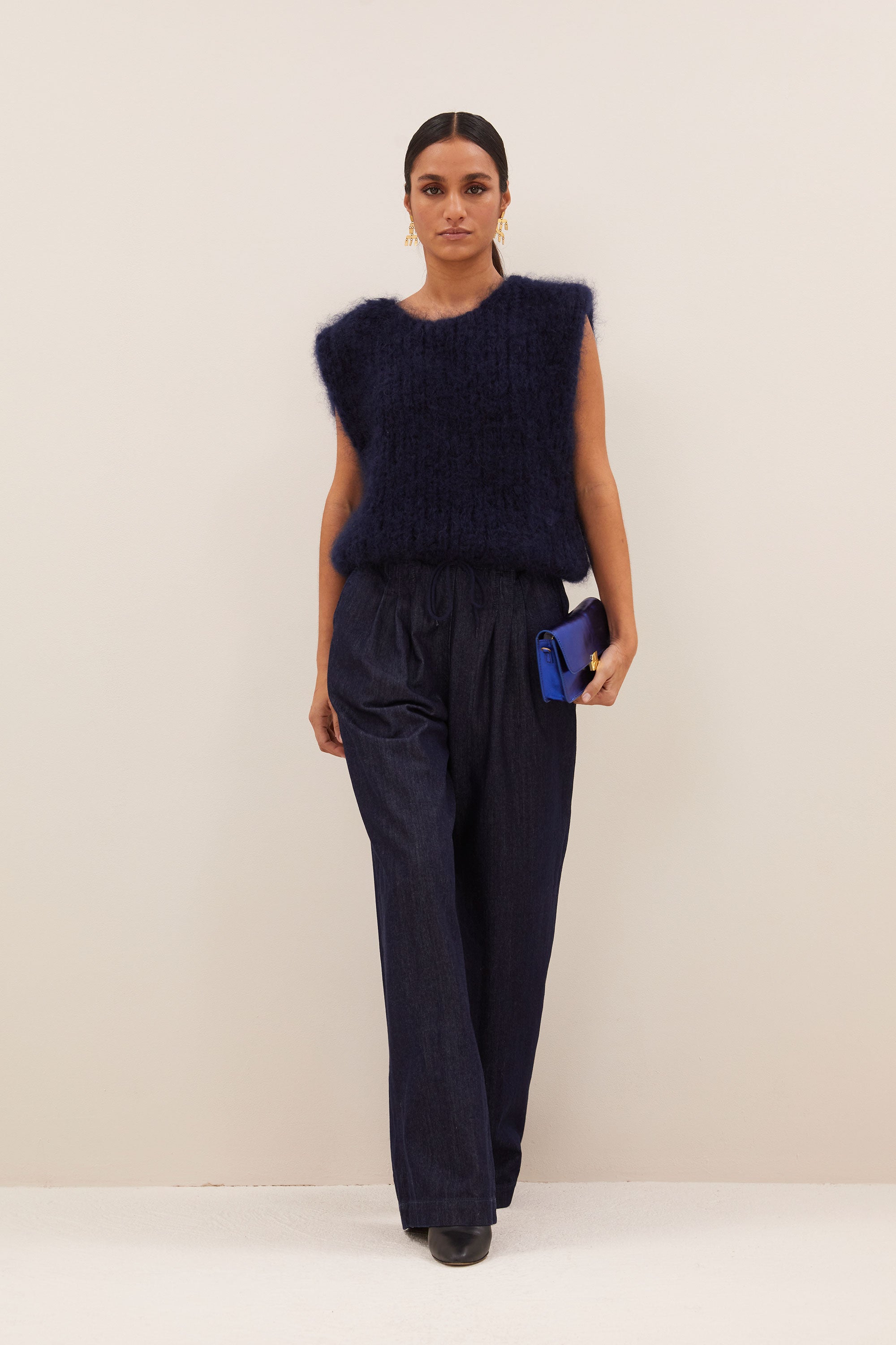 jaxx stockholm blue pants - dark denim, elastieken band, losvallende pasvorm, geplooide details - by-bar - extra