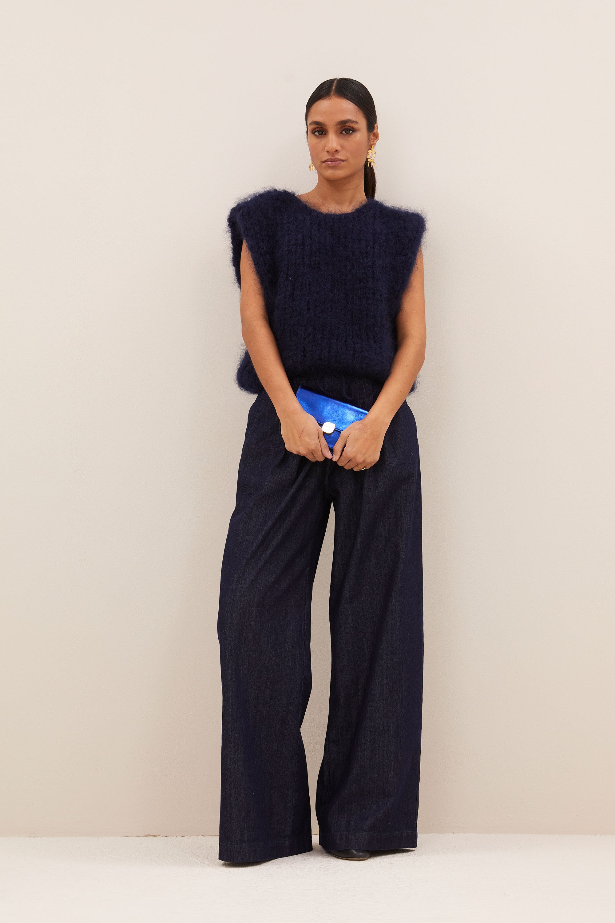 jaxx stockholm blue pants - dark denim, elastieken band, losvallende pasvorm, geplooide details - by-bar - extra