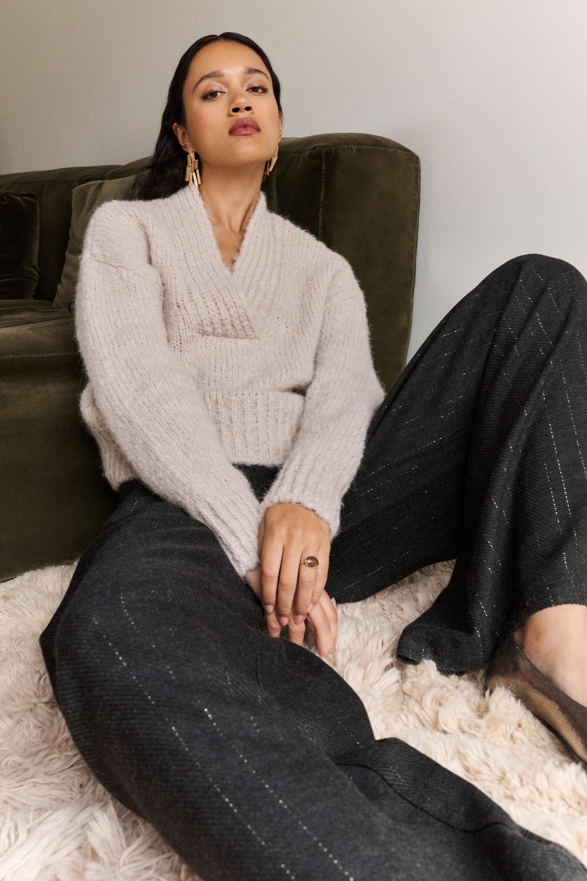 sef grey pants - grey lurex, elastieken band, losvallende pasvorm, subtiel geweven lurex draad - by-bar - detailfoto