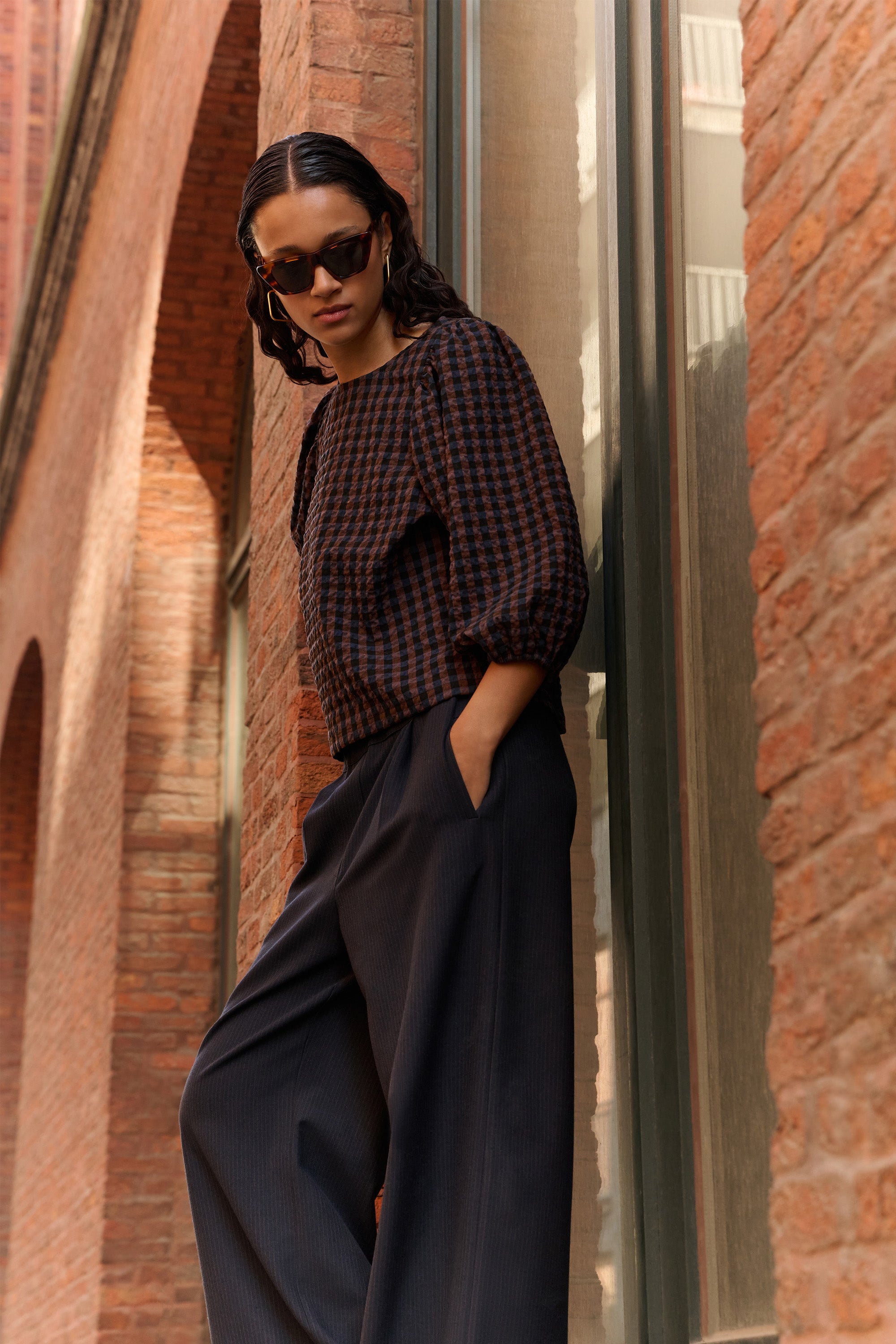 benji copper stripe pants - copper stripe, all-time classic, wijduitlopende pasvorm, middelhoge taille - by-bar - aanvullende foto