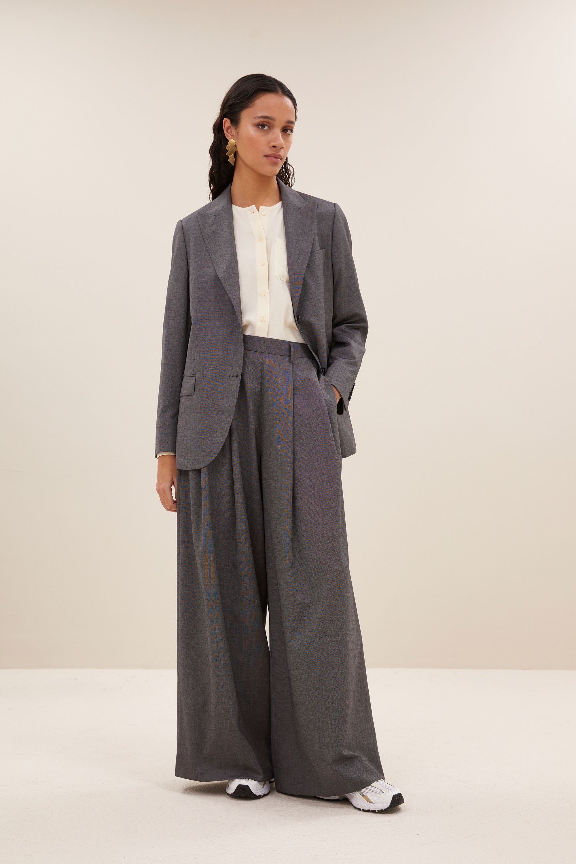 sef pants - dark grey, elastieken band, losvallende pasvorm, rits- en knoopsluiting - by-bar - achteraanzicht