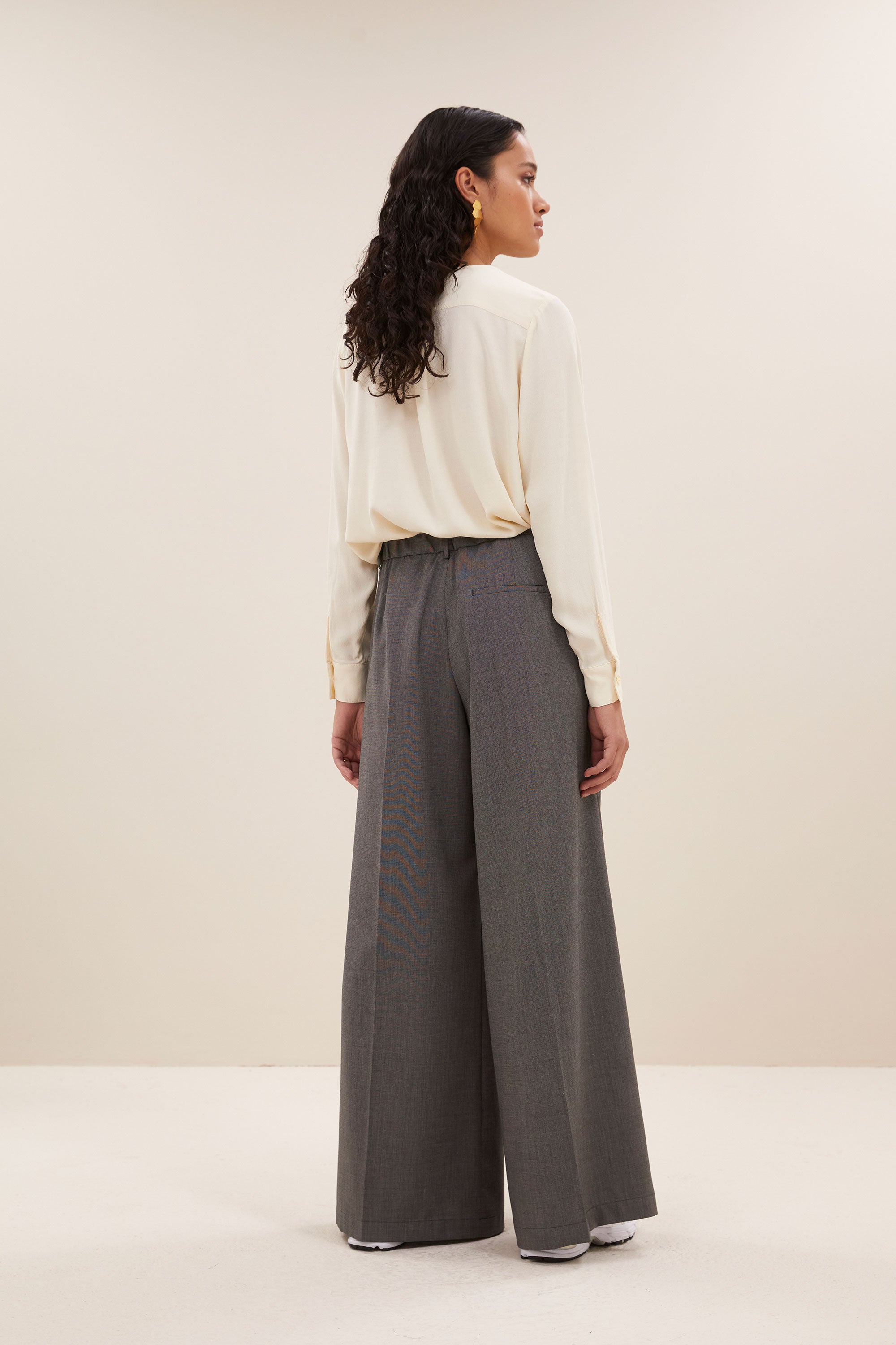 sef pants - dark grey, elastieken band, losvallende pasvorm, rits- en knoopsluiting - by-bar - vooraanzicht