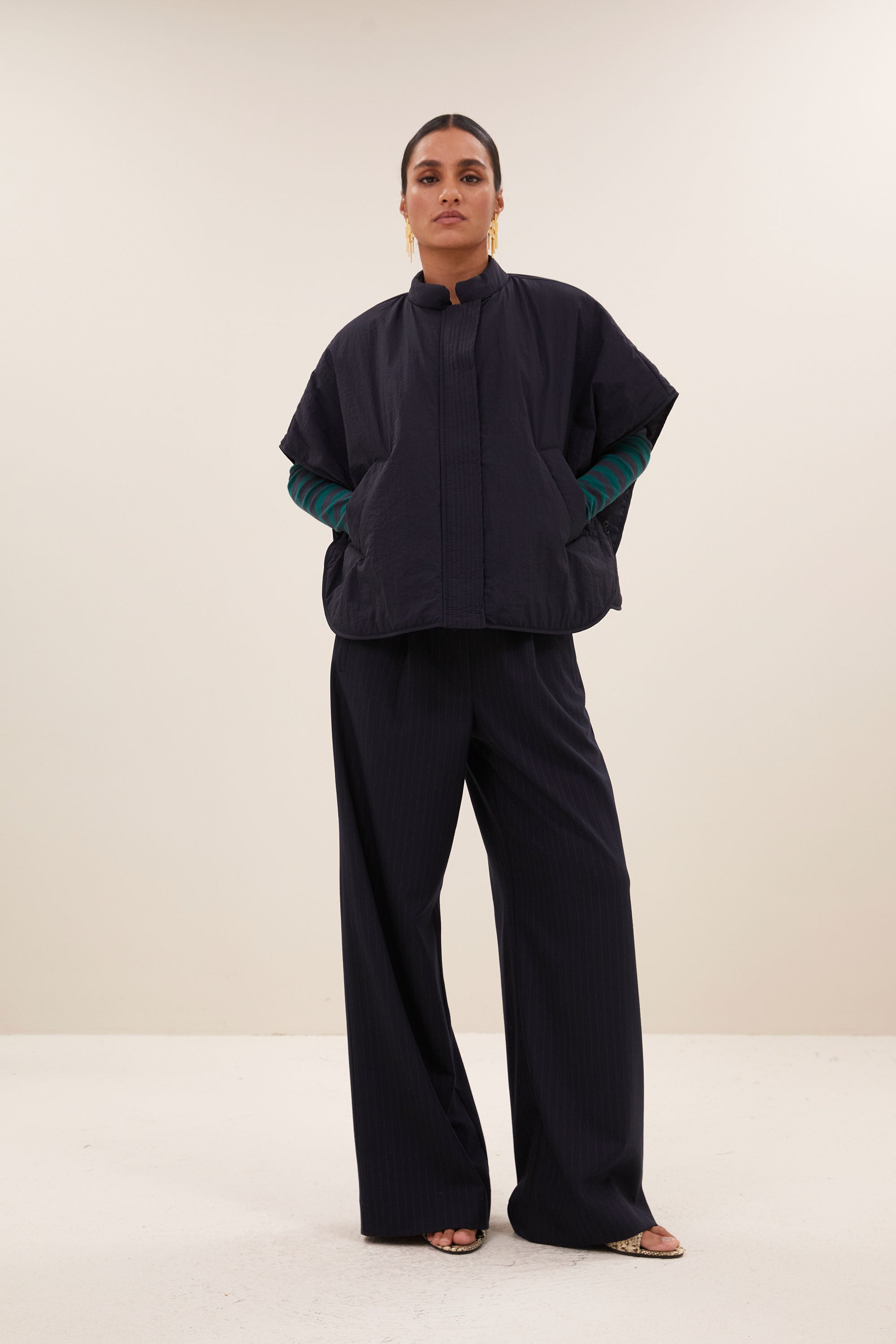 benji melange pants - biscuit melee, elastieken band, losvallende pasvorm, geplooide details - by-bar - aanvullende foto